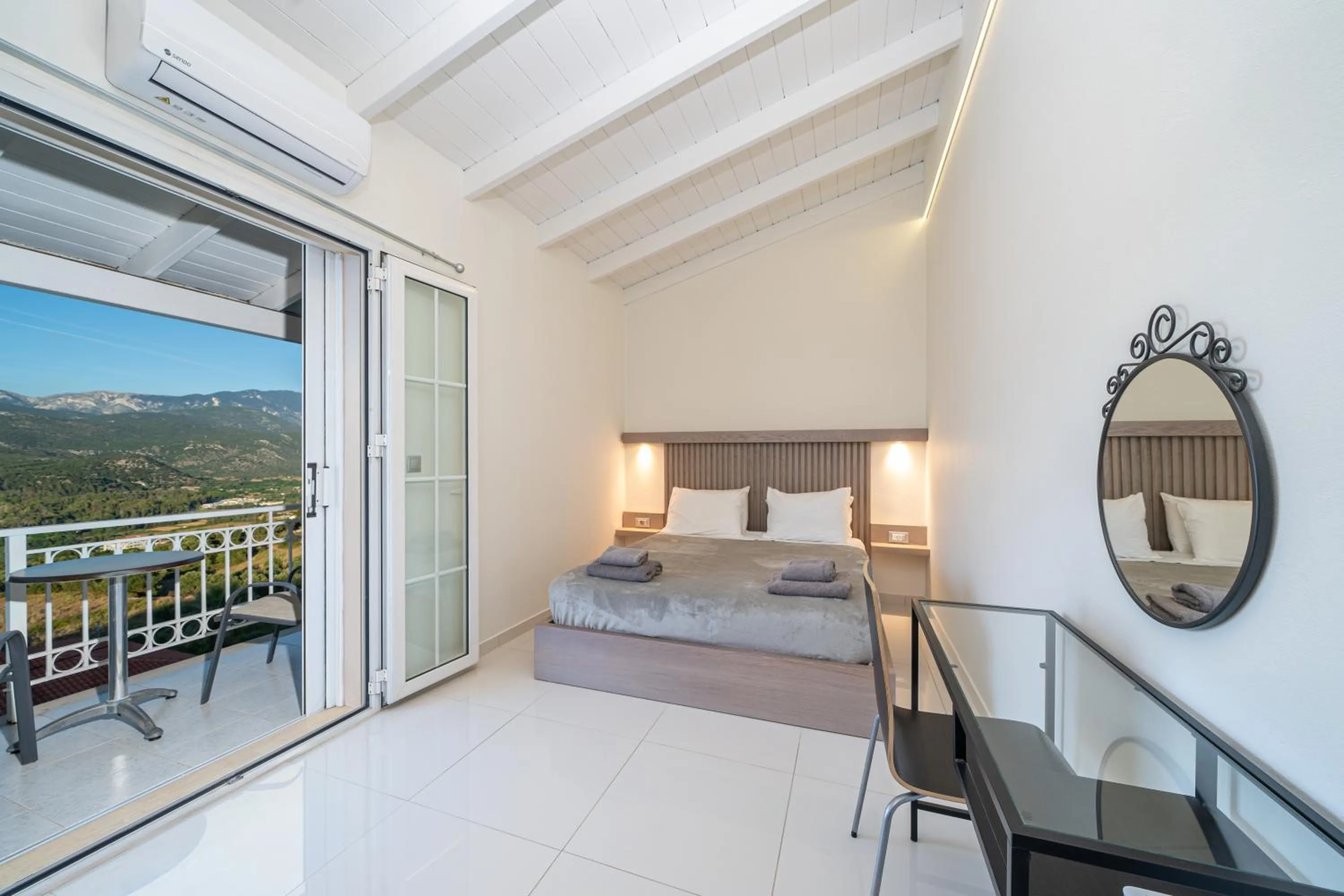 Bed in The "L" Suites & Apartments