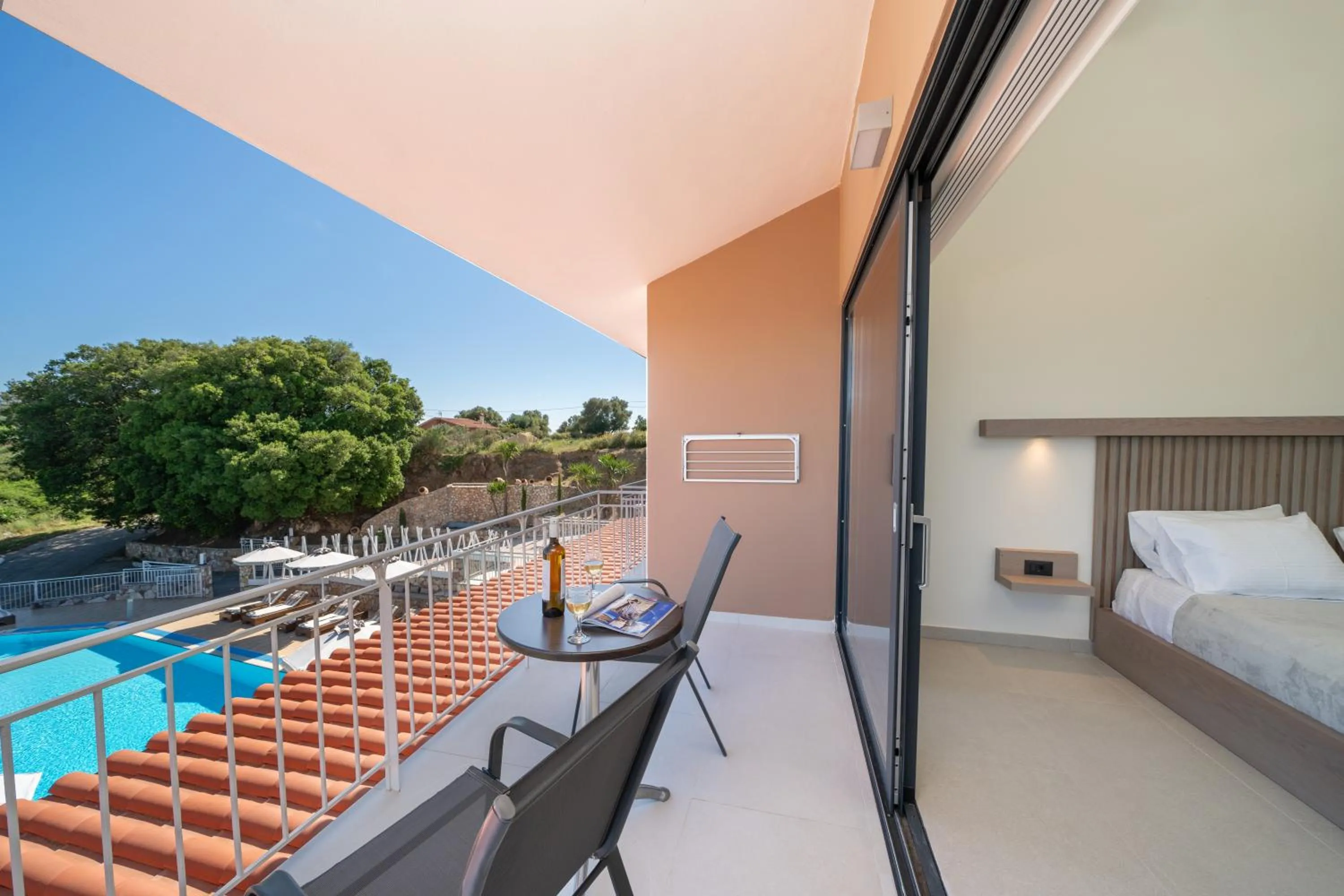 Bed in The "L" Suites & Apartments