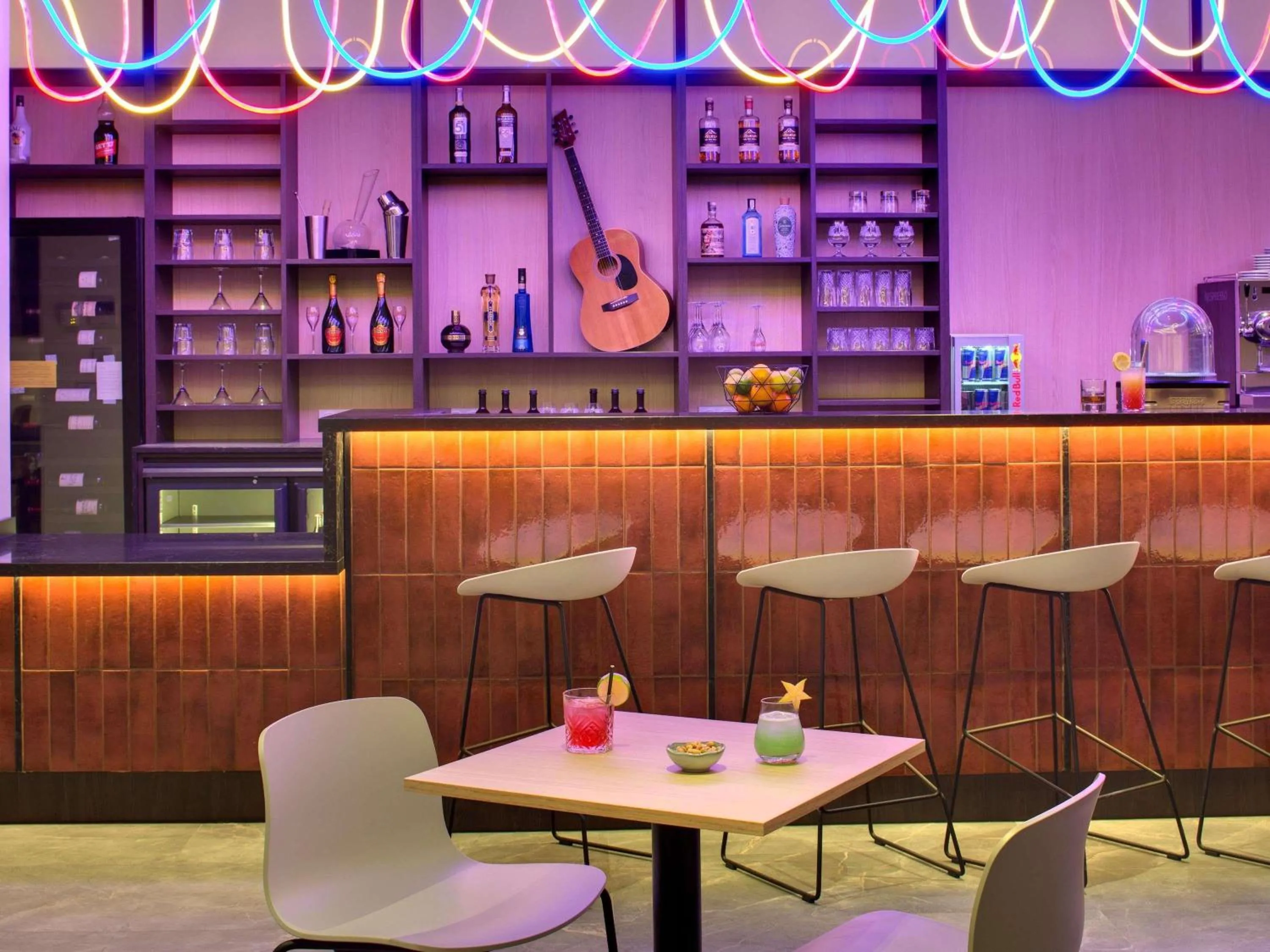 Lounge or bar in Mercure Montpellier Centre Comédie