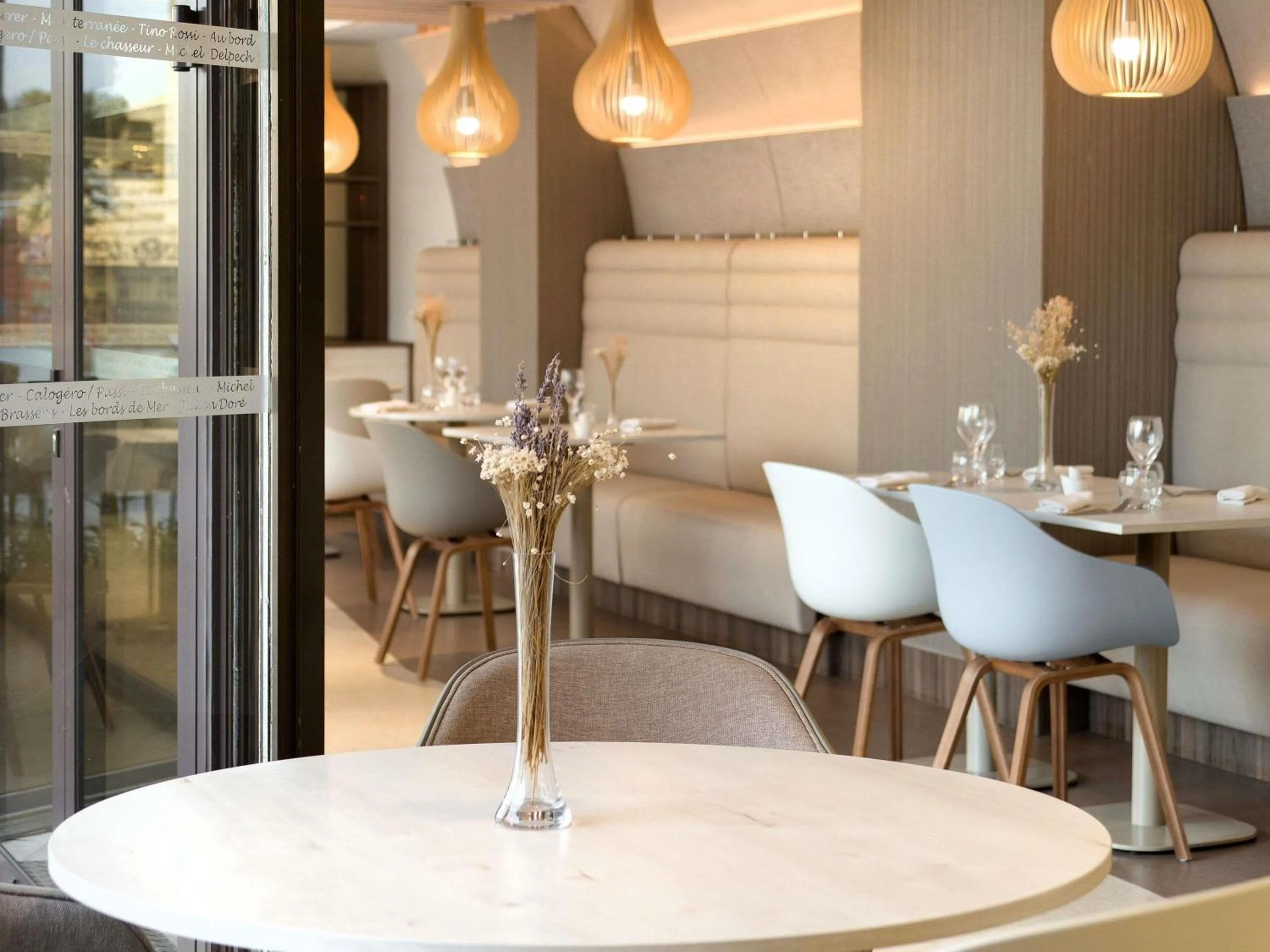 Restaurant/places to eat in Mercure Montpellier Centre Comédie