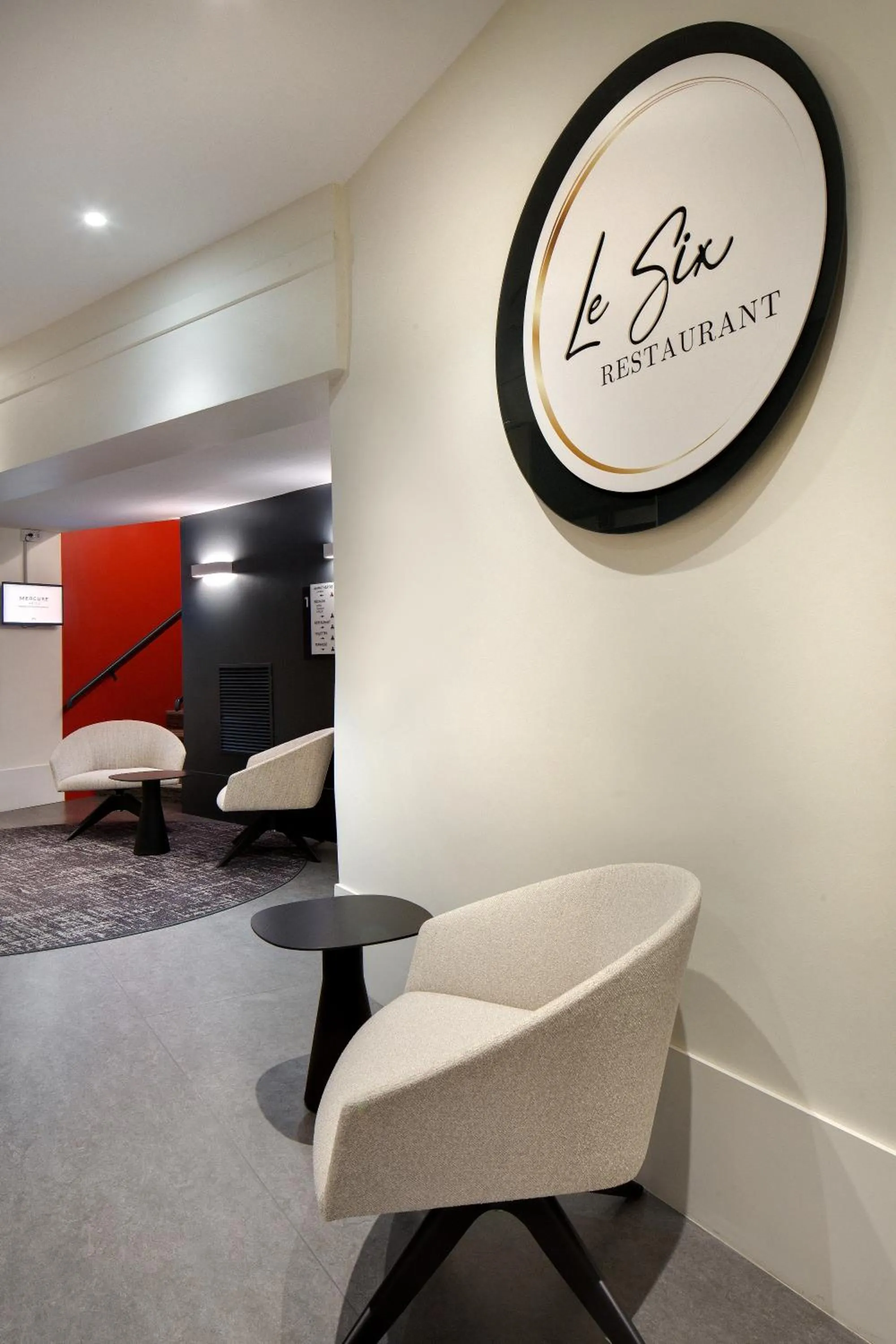 Restaurant/places to eat, Bed in Mercure Montpellier Centre Comédie