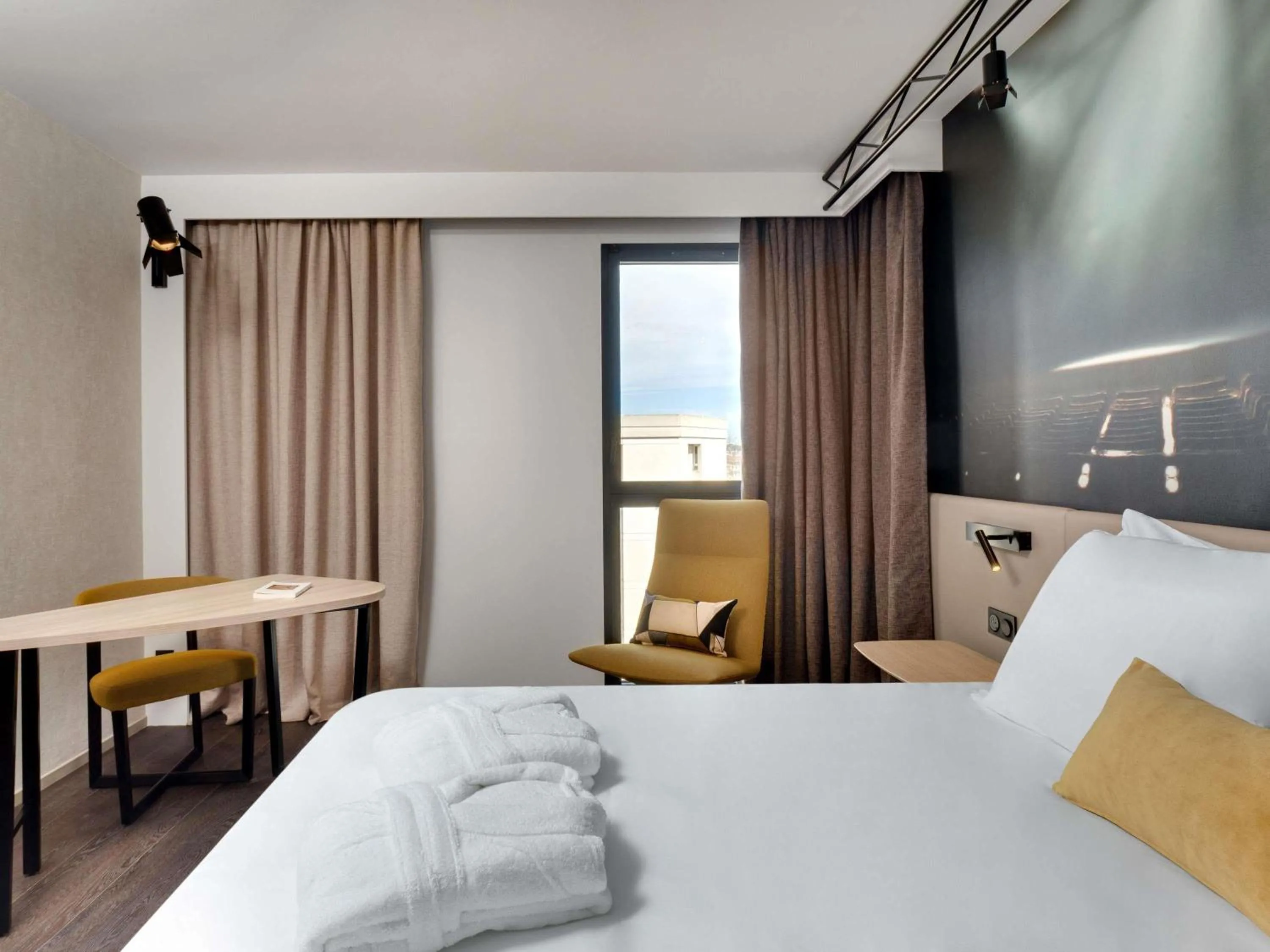 Bedroom, Bed in Mercure Montpellier Centre Comédie