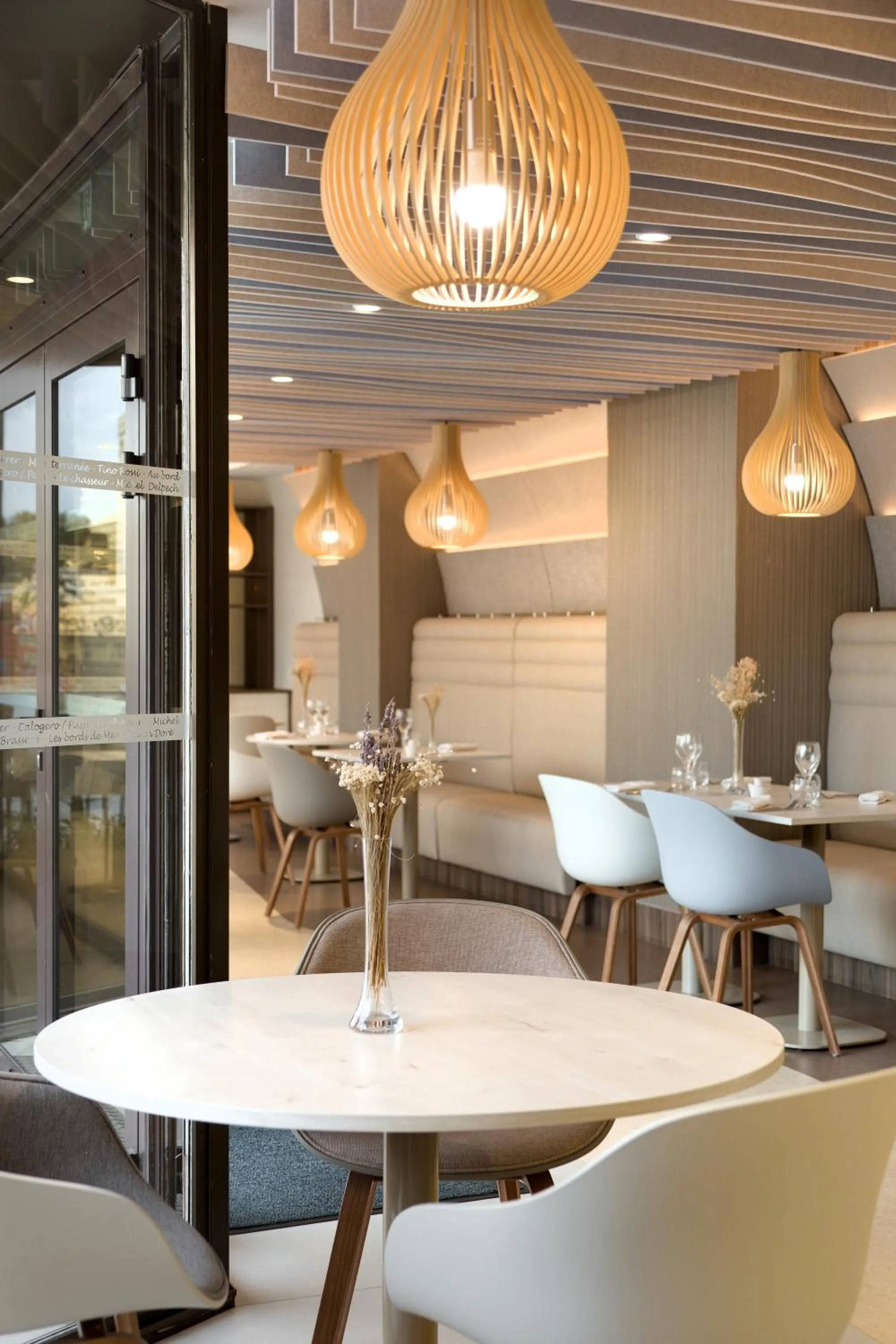 Restaurant/places to eat in Mercure Montpellier Centre Comédie