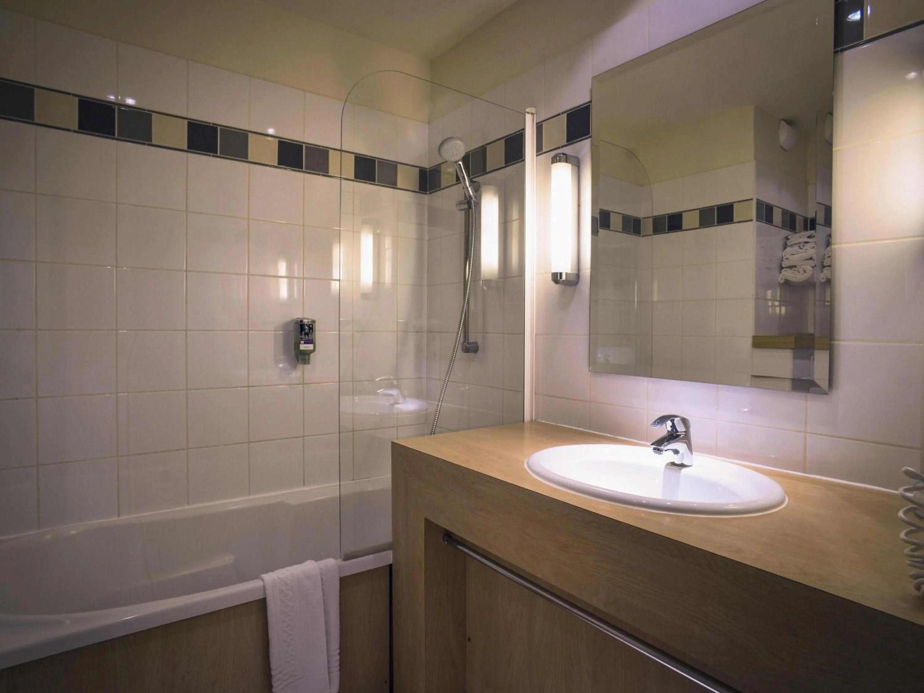 Bedroom in Mercure Montpellier Centre Comédie