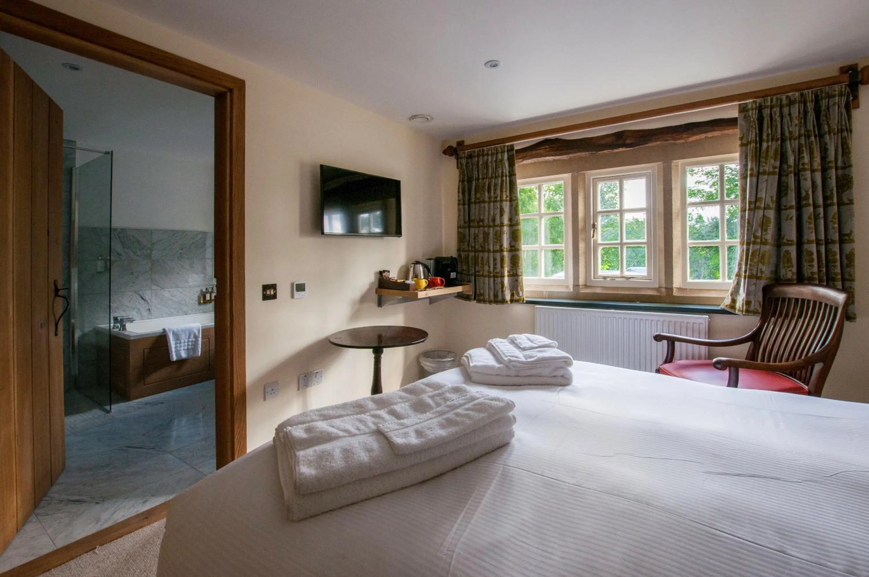 Bedroom, Bed in The Fleece Inn