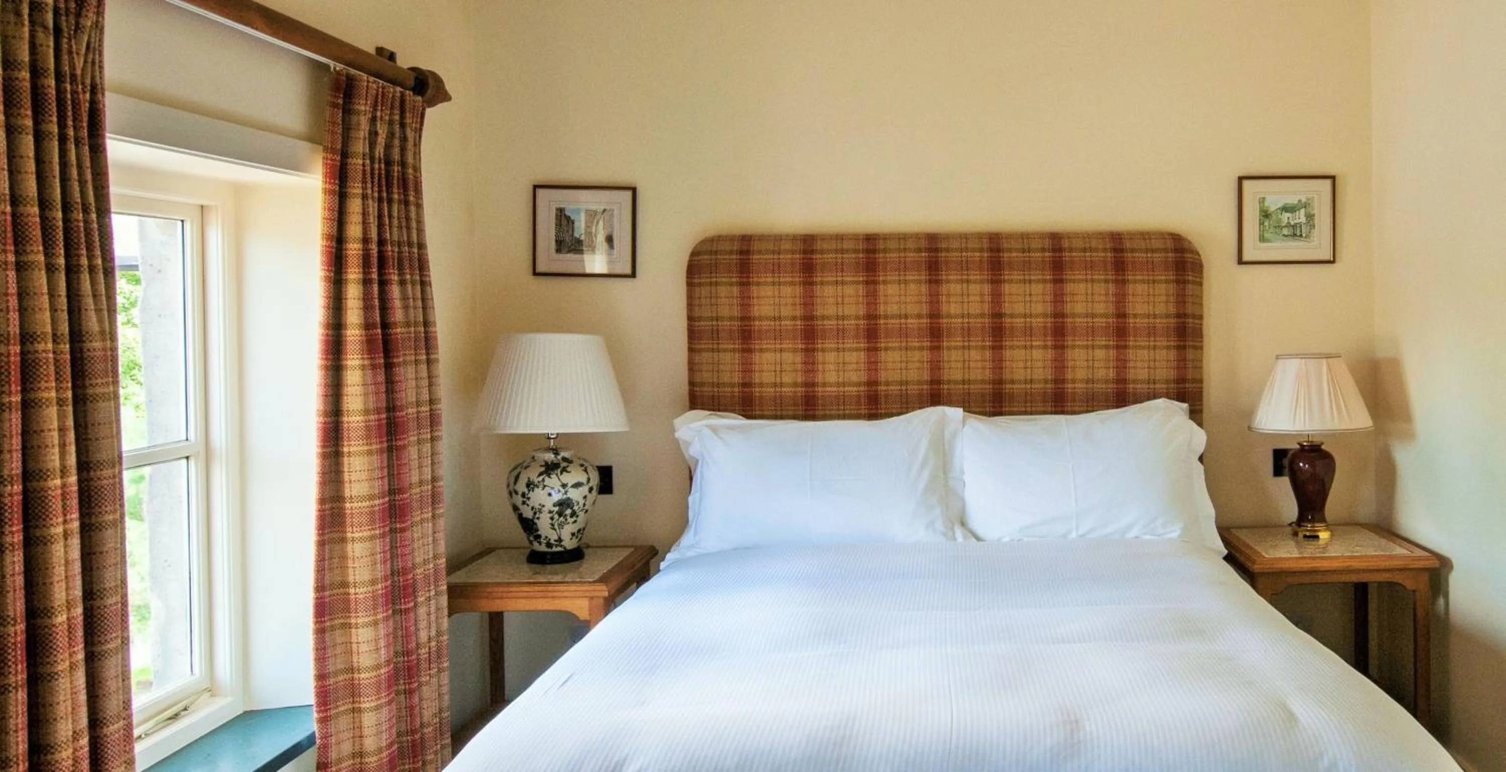 Bedroom, Bed in The Fleece Inn