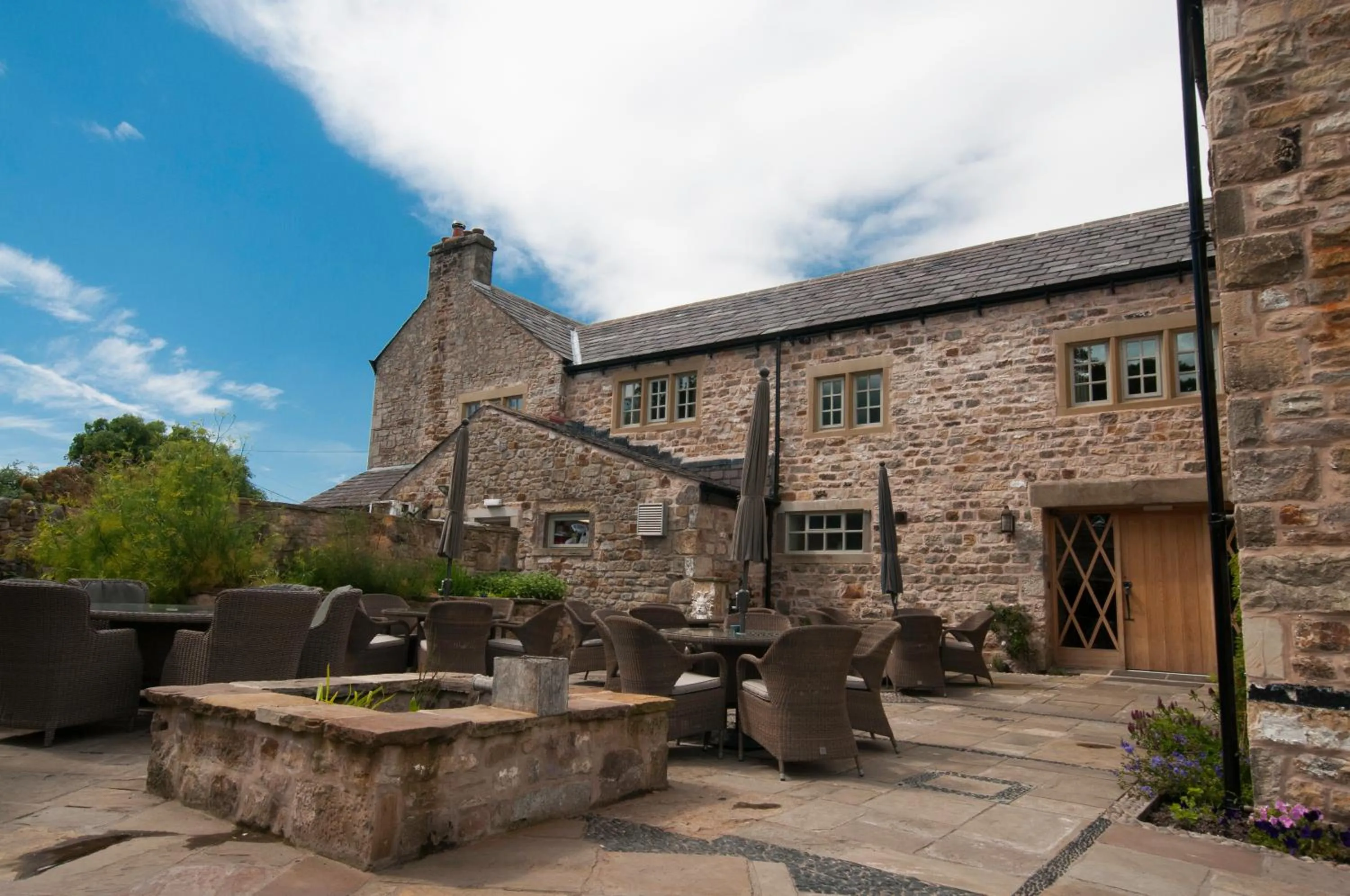 Facade/entrance in The Fleece Inn