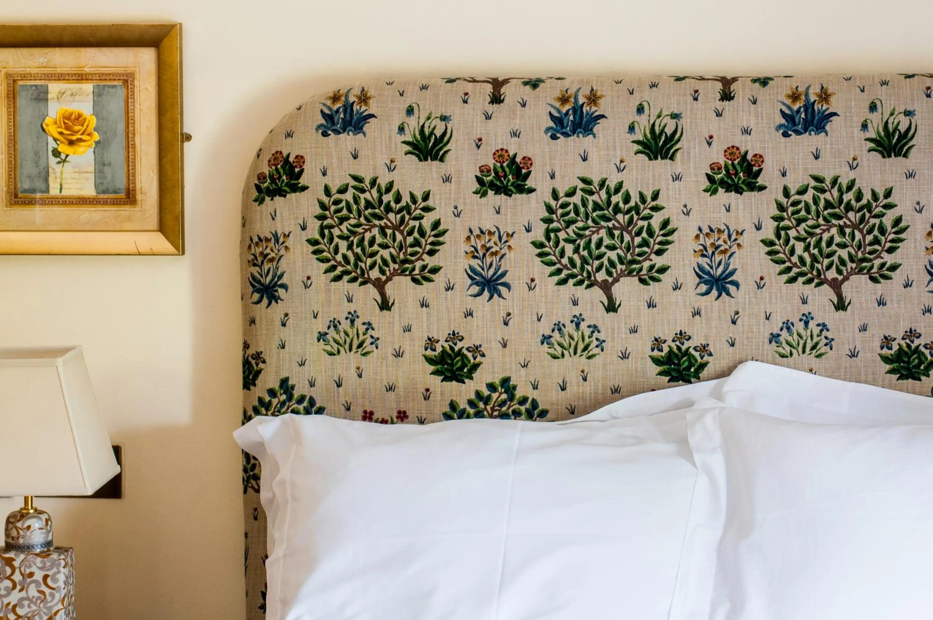 Bed in The Fleece Inn