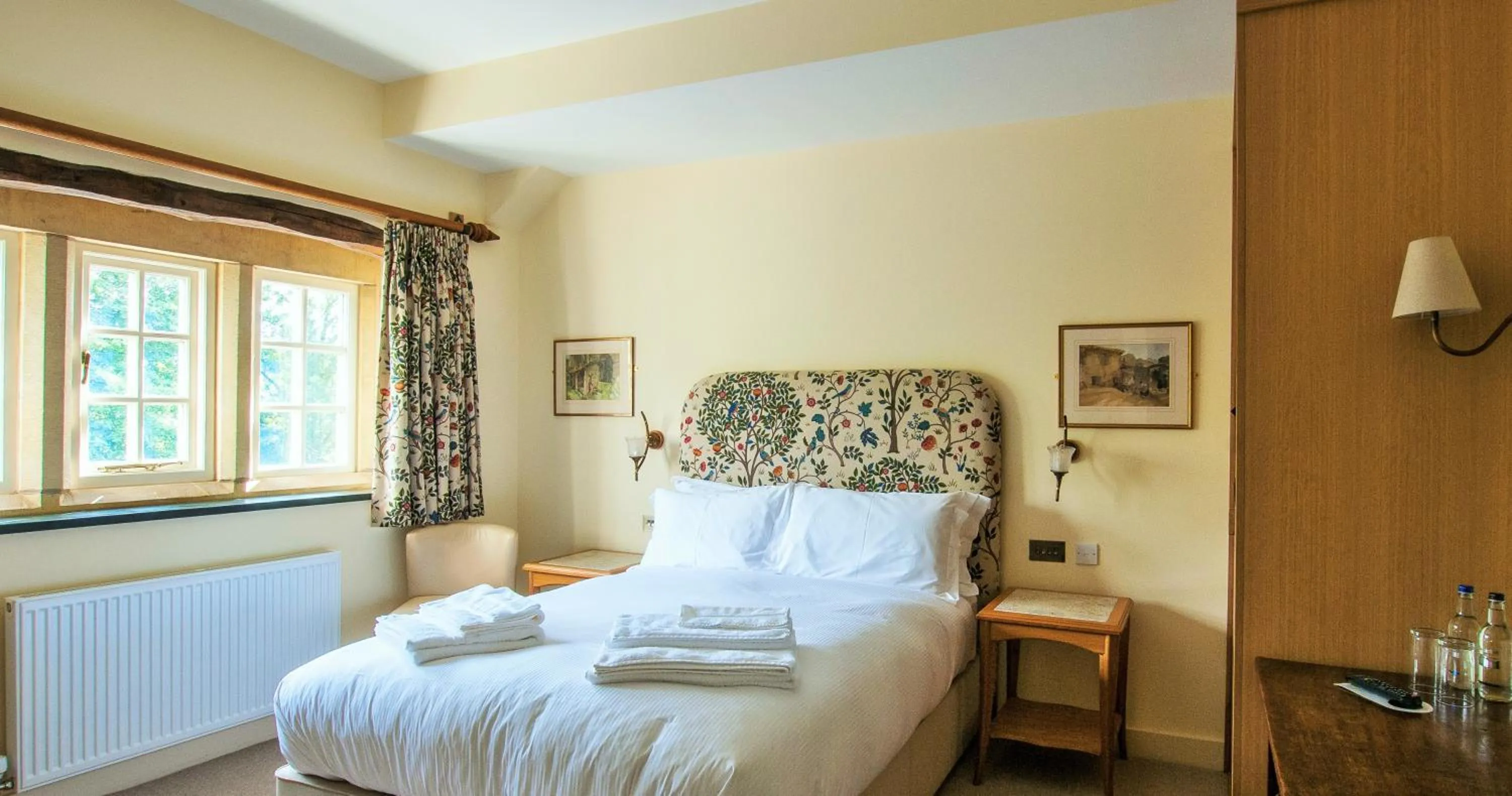 Bedroom, Bed in The Fleece Inn