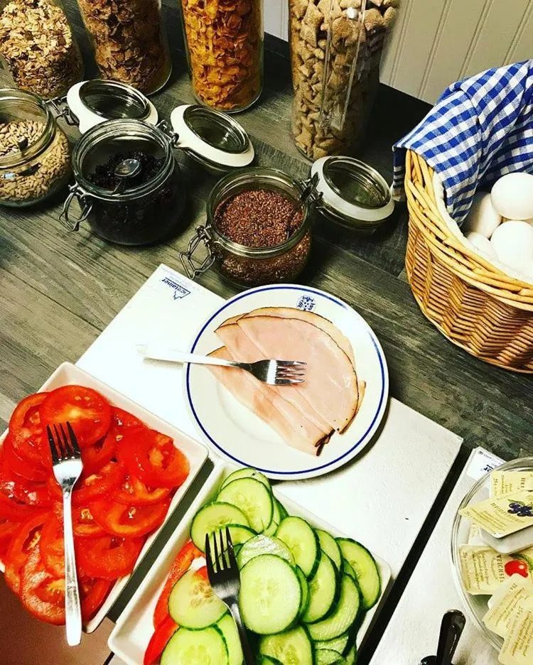 Breakfast in Karlshamn Vandrarhem och Hotell