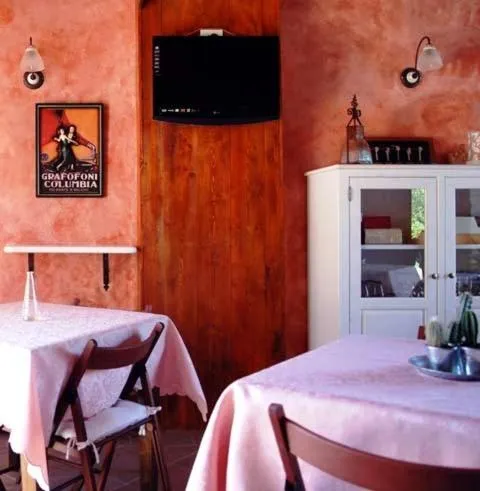 Restaurant/places to eat in Albergo Julienne
