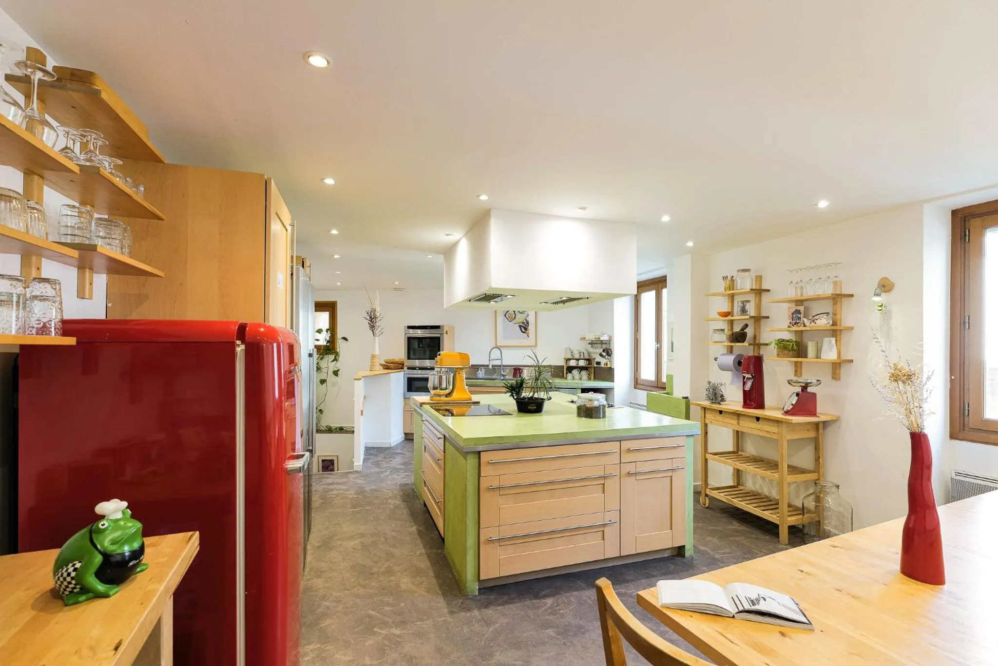 Kitchen or kitchenette in The frogs' house - Yoga Retreat
