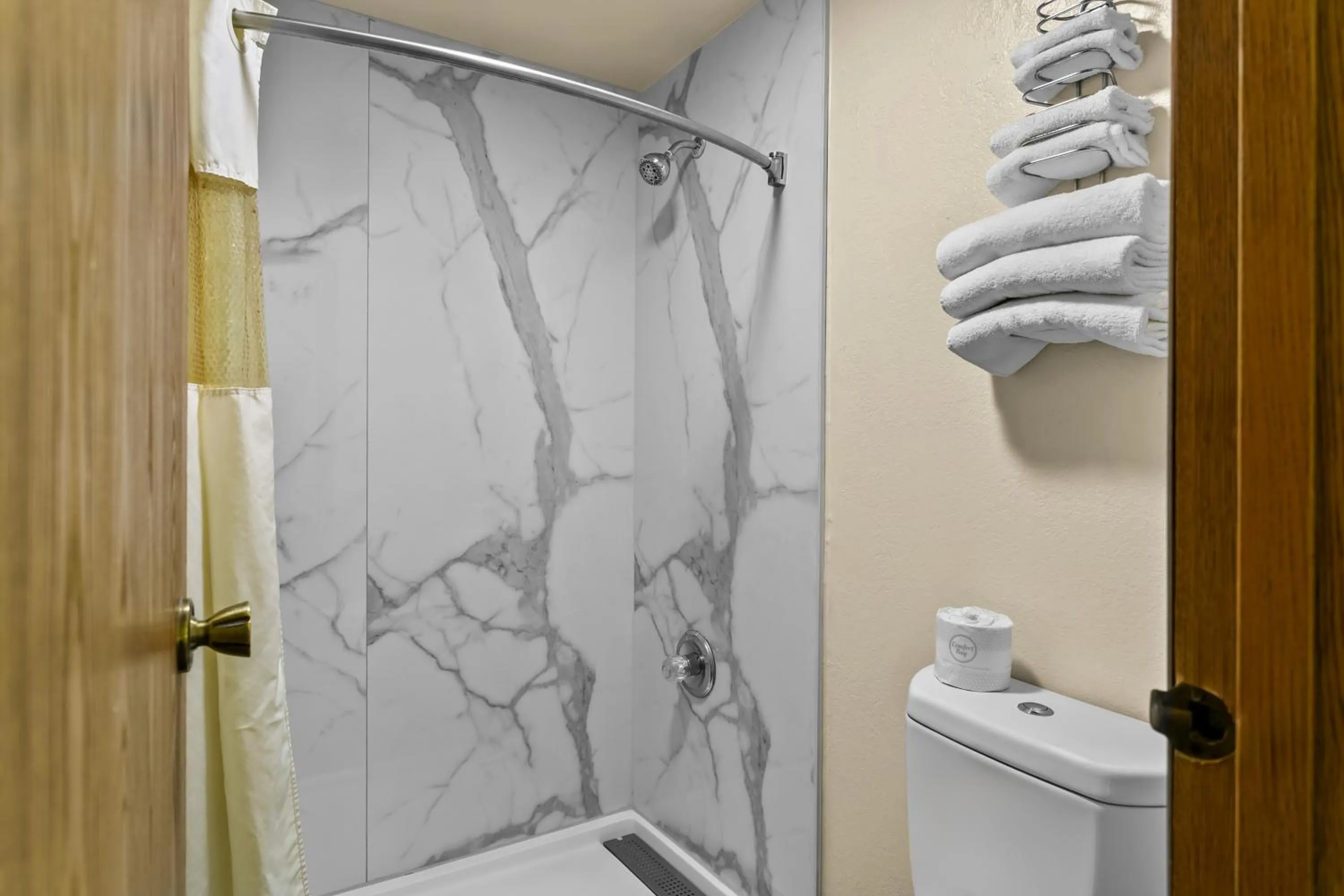 Bathroom in Knights Inn Martinsburg