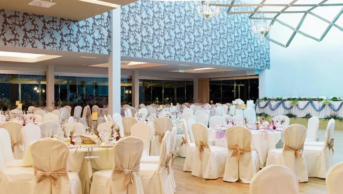 Restaurant/places to eat in Hotel Cezaria