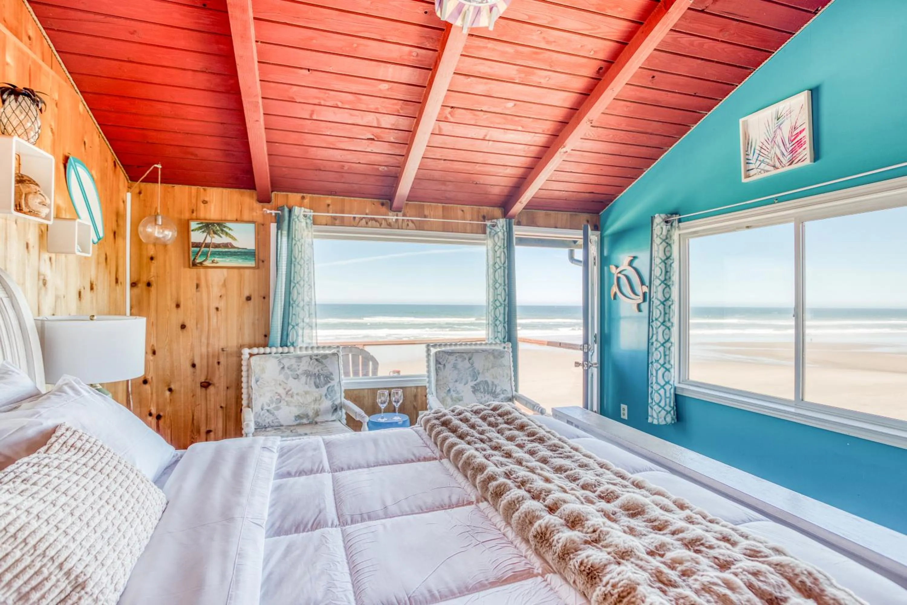 Photo of the whole room, Bed in Moolack Shores Inn