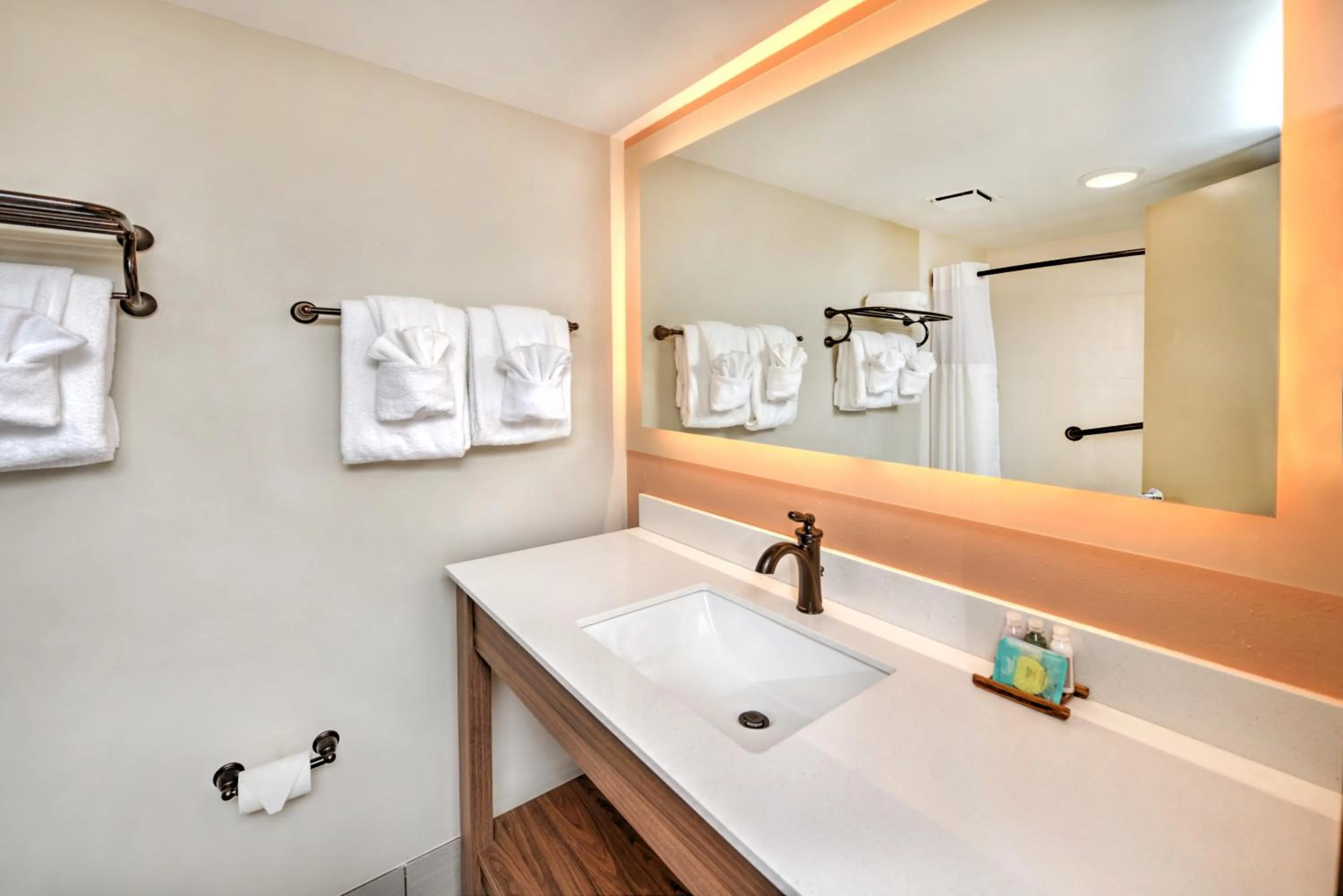 Bahama House - Daytona Beach Shores