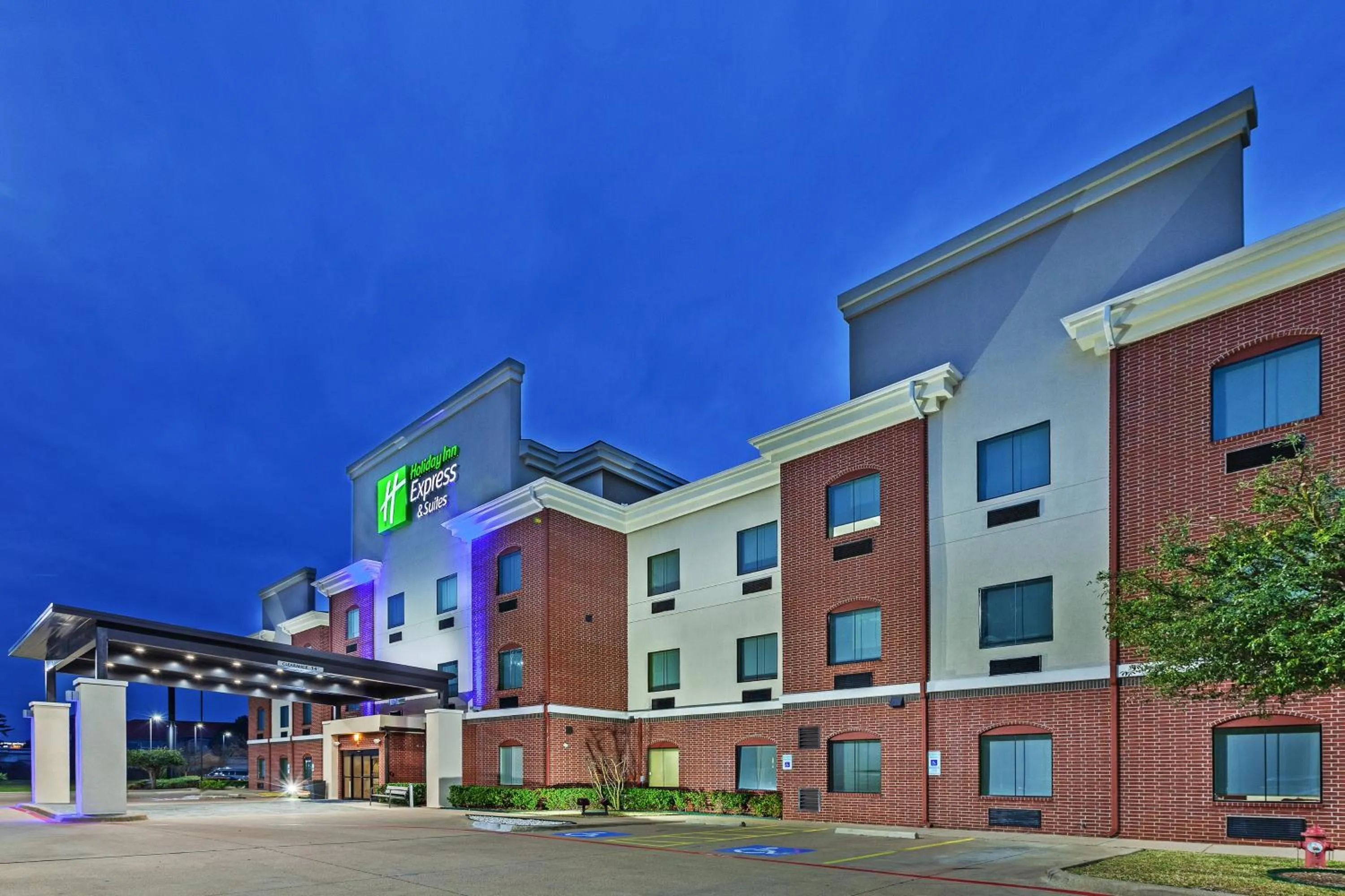 Property building in Holiday Inn Express & Suites Longview South I-20 by IHG