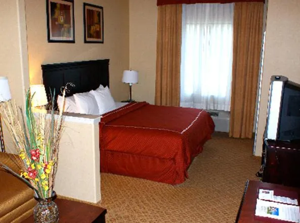 Bedroom, Bed in Holiday Inn Express & Suites Longview South I-20 by IHG