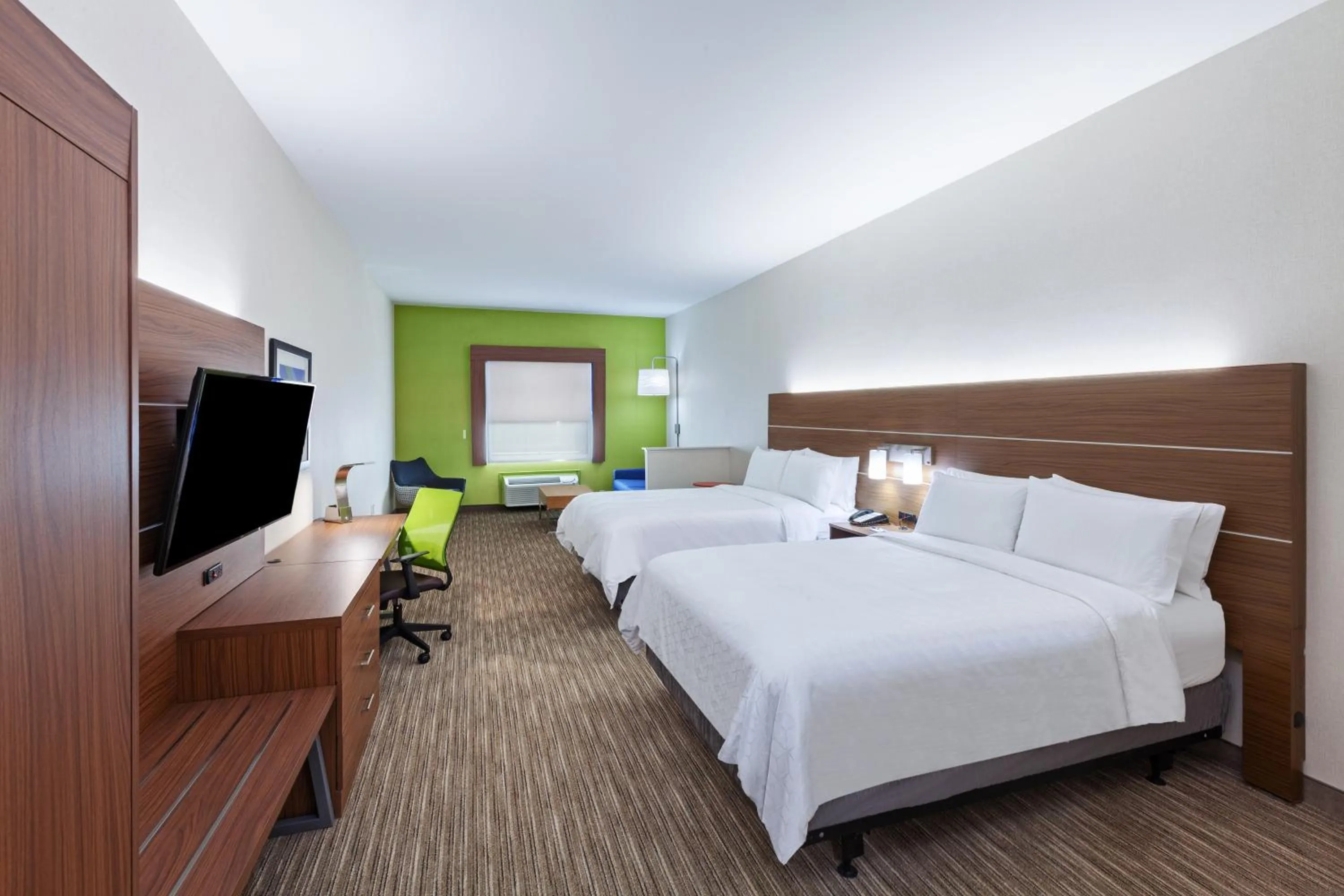 Photo of the whole room, Bed in Holiday Inn Express & Suites Longview South I-20 by IHG