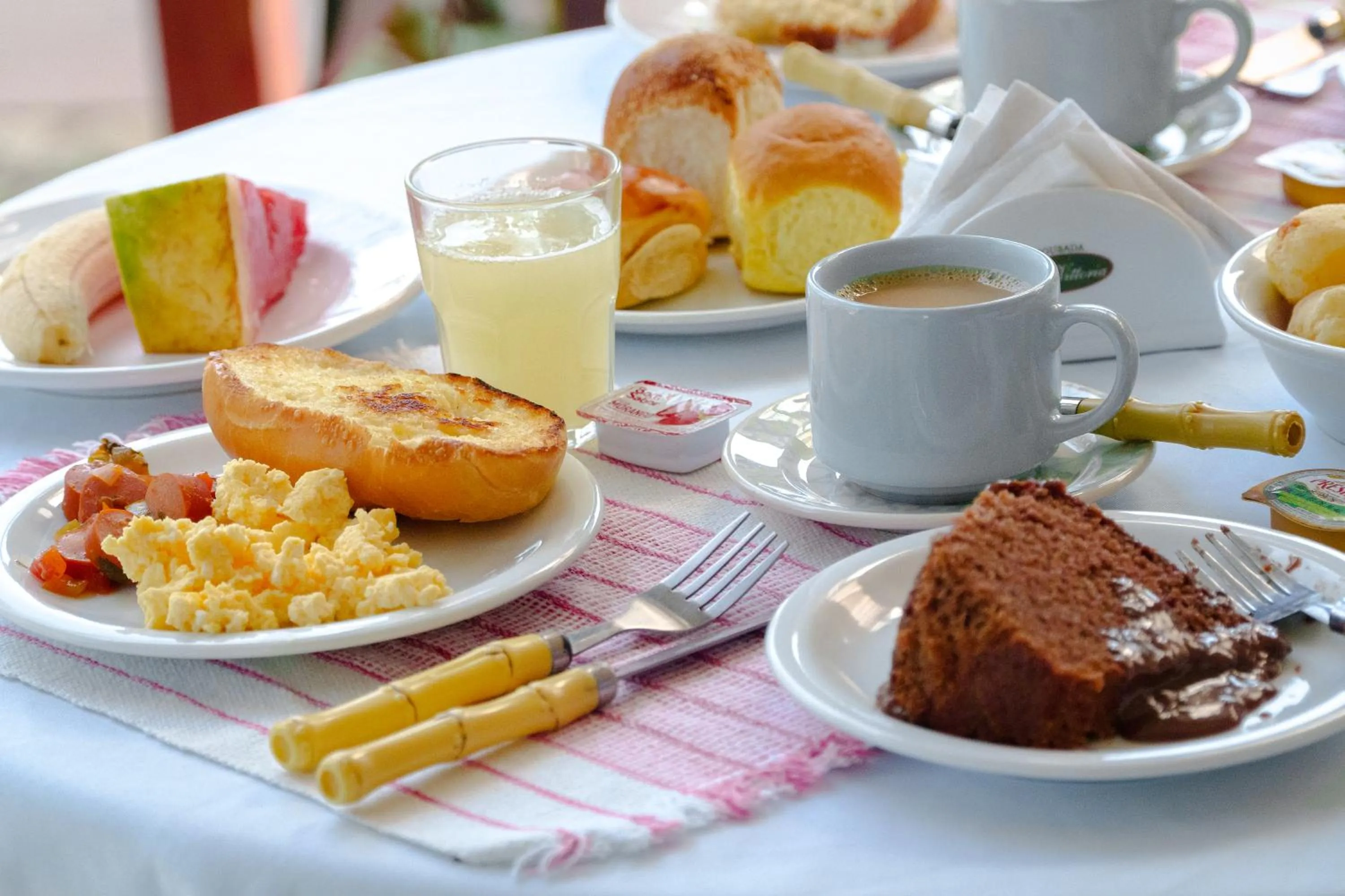 Food and drinks in VELINN Pousada Guarubela Villa Vittoria