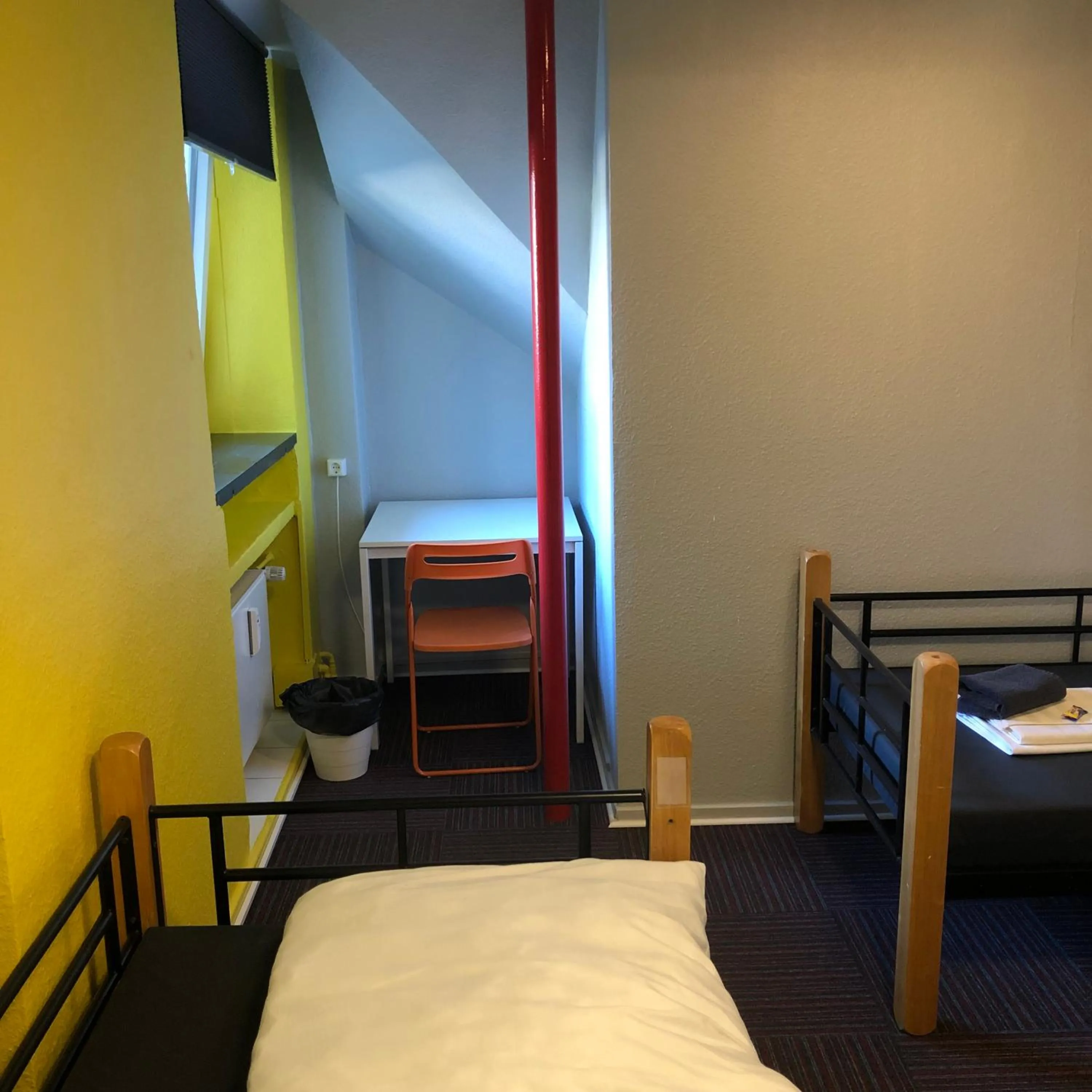 Photo of the whole room, Bed in Backpackers Düsseldorf - SELF CHECK-IN