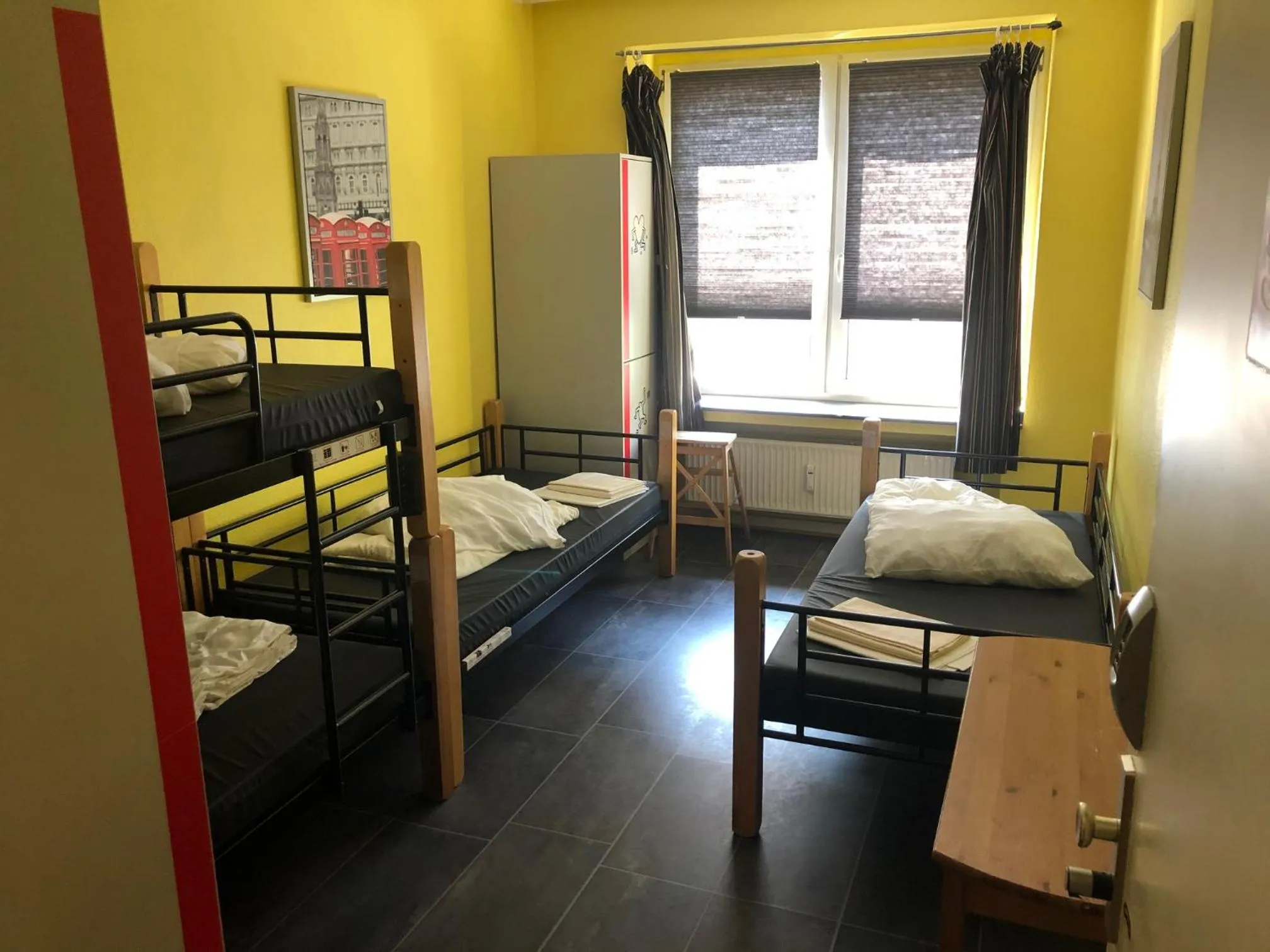 Photo of the whole room, Bed in Backpackers Düsseldorf - SELF CHECK-IN