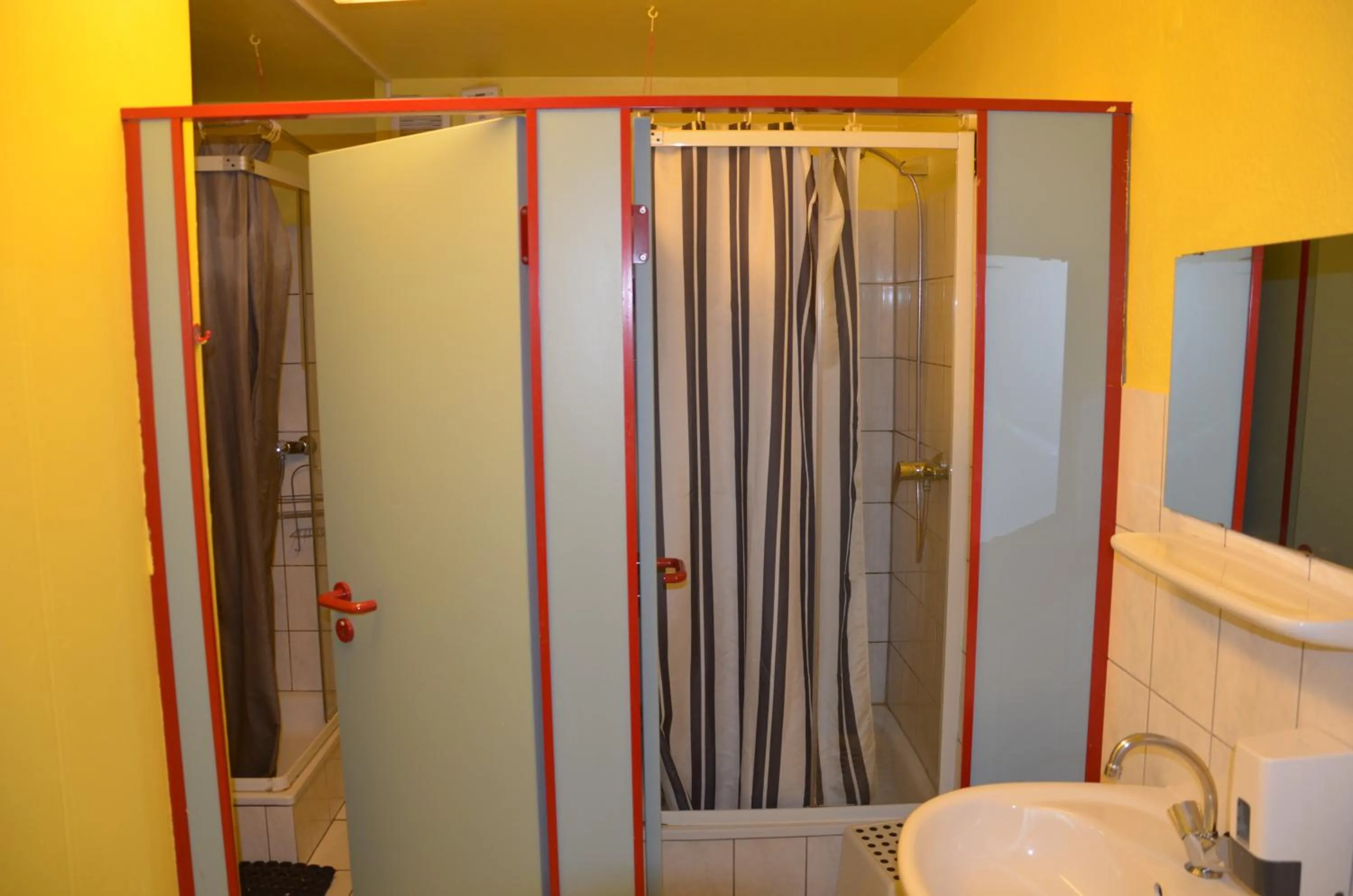 Bathroom in Backpackers Düsseldorf - SELF CHECK-IN