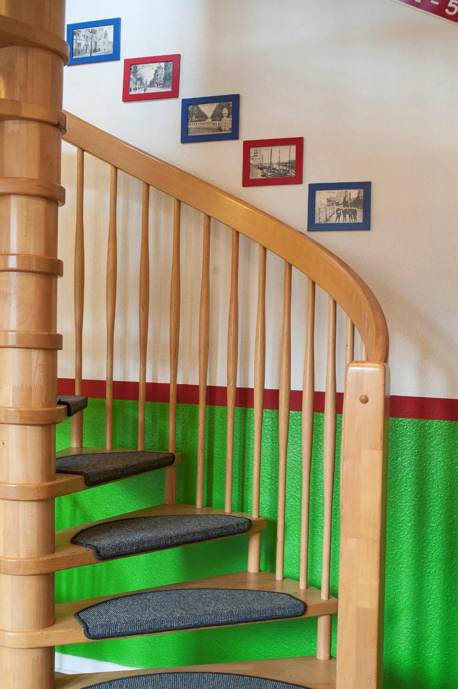 Decorative detail in Backpackers Düsseldorf - SELF CHECK-IN