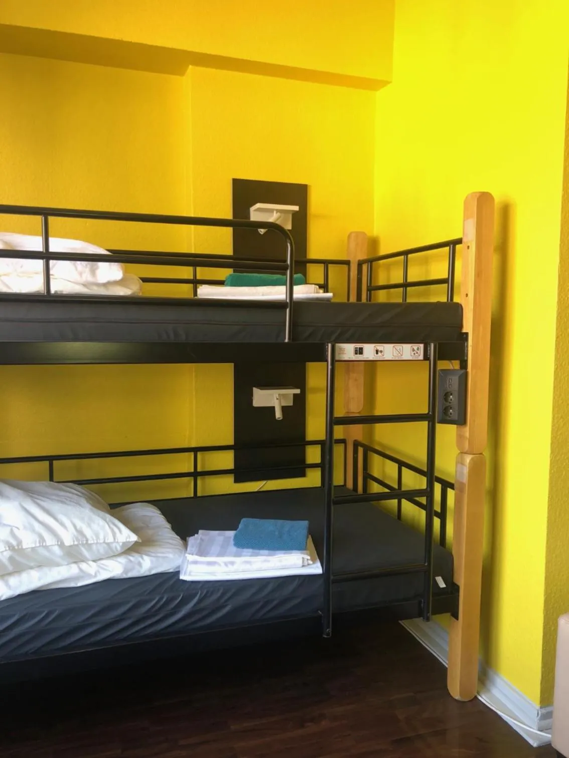 Staff, Bed in Backpackers Düsseldorf - SELF CHECK-IN
