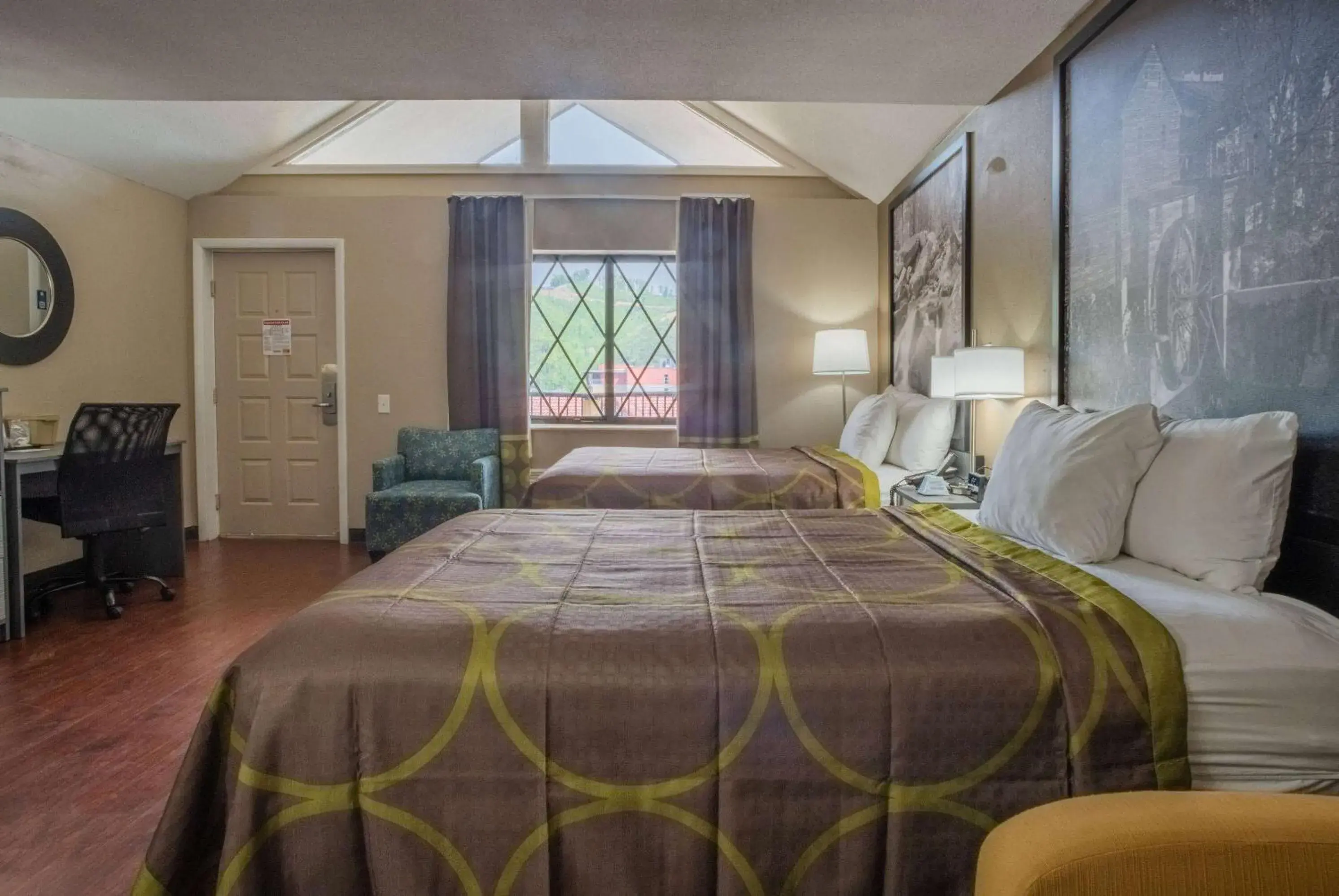 Queen Room with Two Queen Beds - Non-Smoking in Super 8 by Wyndham Downtown Gatlinburg at Convention Center Queen Room with Two Queen Beds - Non-Smoking in Super 8 by Wyndham Downtown Gatlinburg at Convention Center