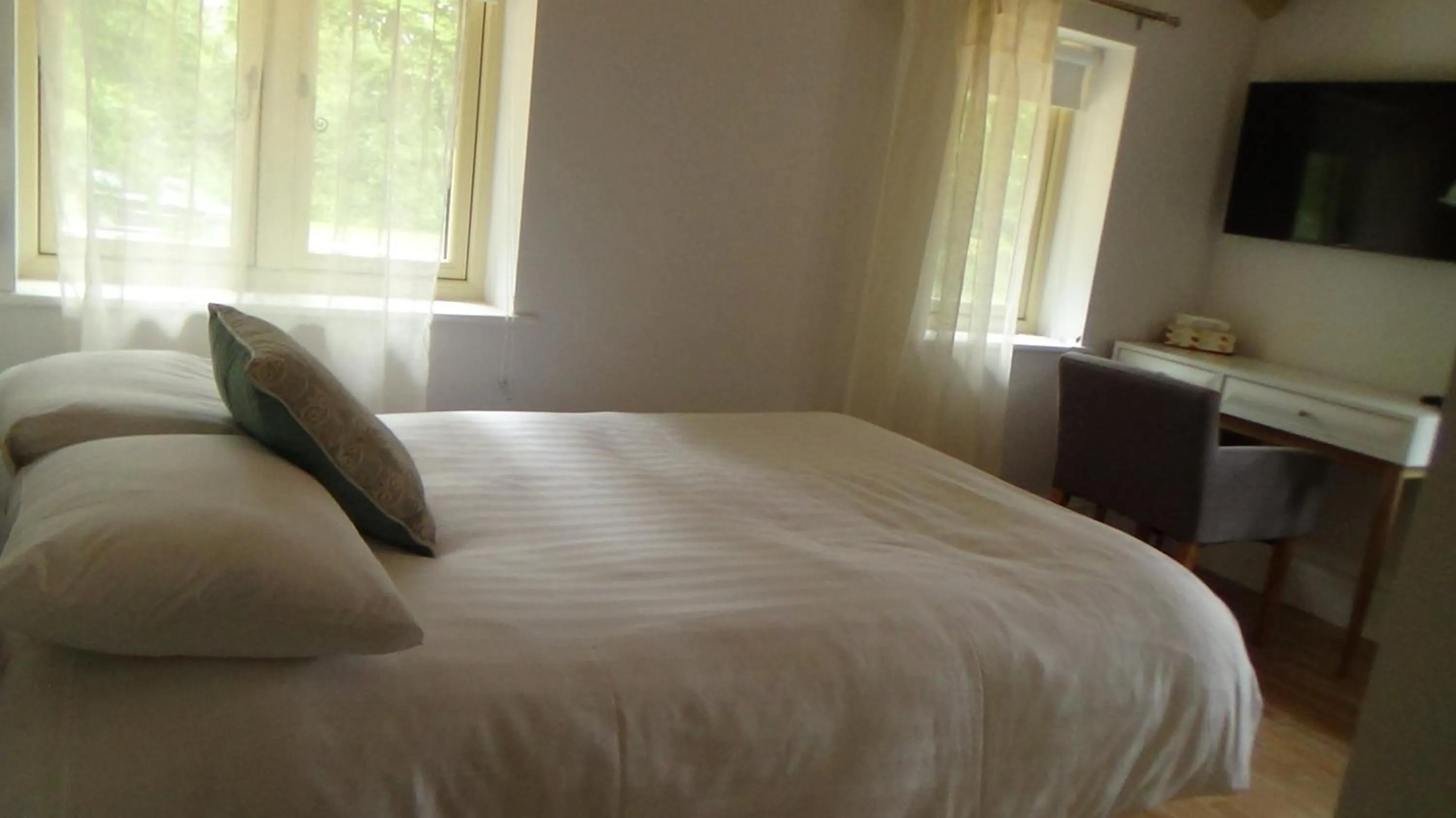 Bed in The Kingsley at Eversley