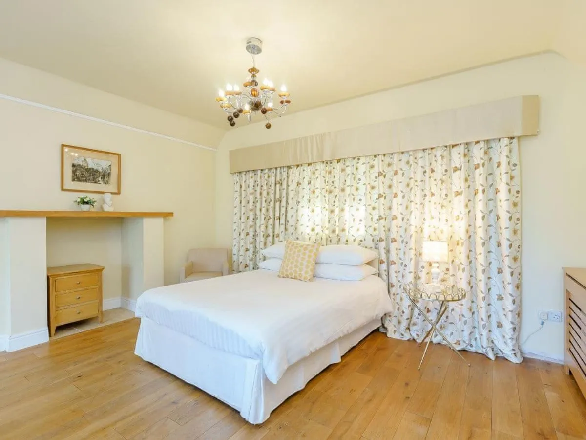 Bed in The Kingsley at Eversley