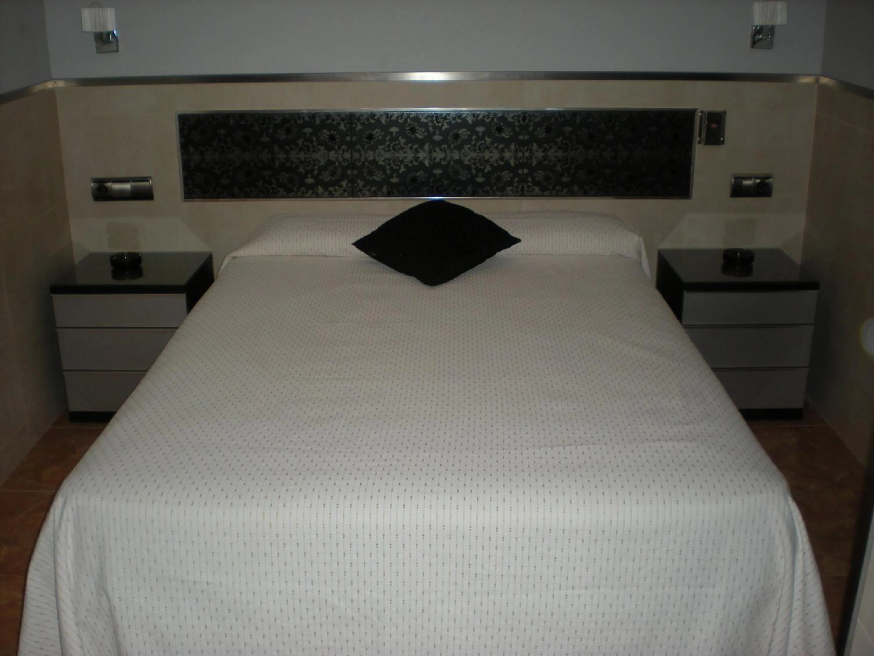 Photo of the whole room, Bed in Hostal La Hispanidad