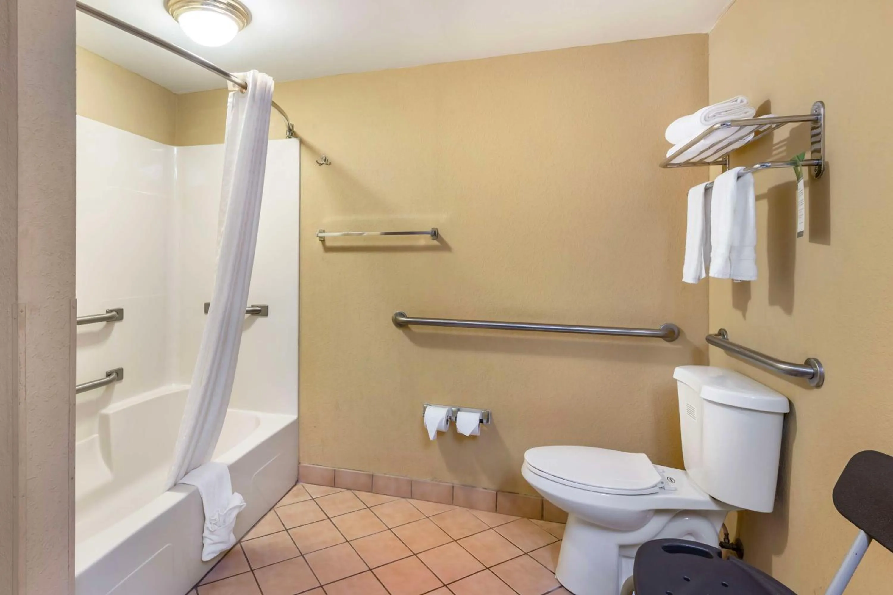 Bathroom in Best Western Bradford Inn