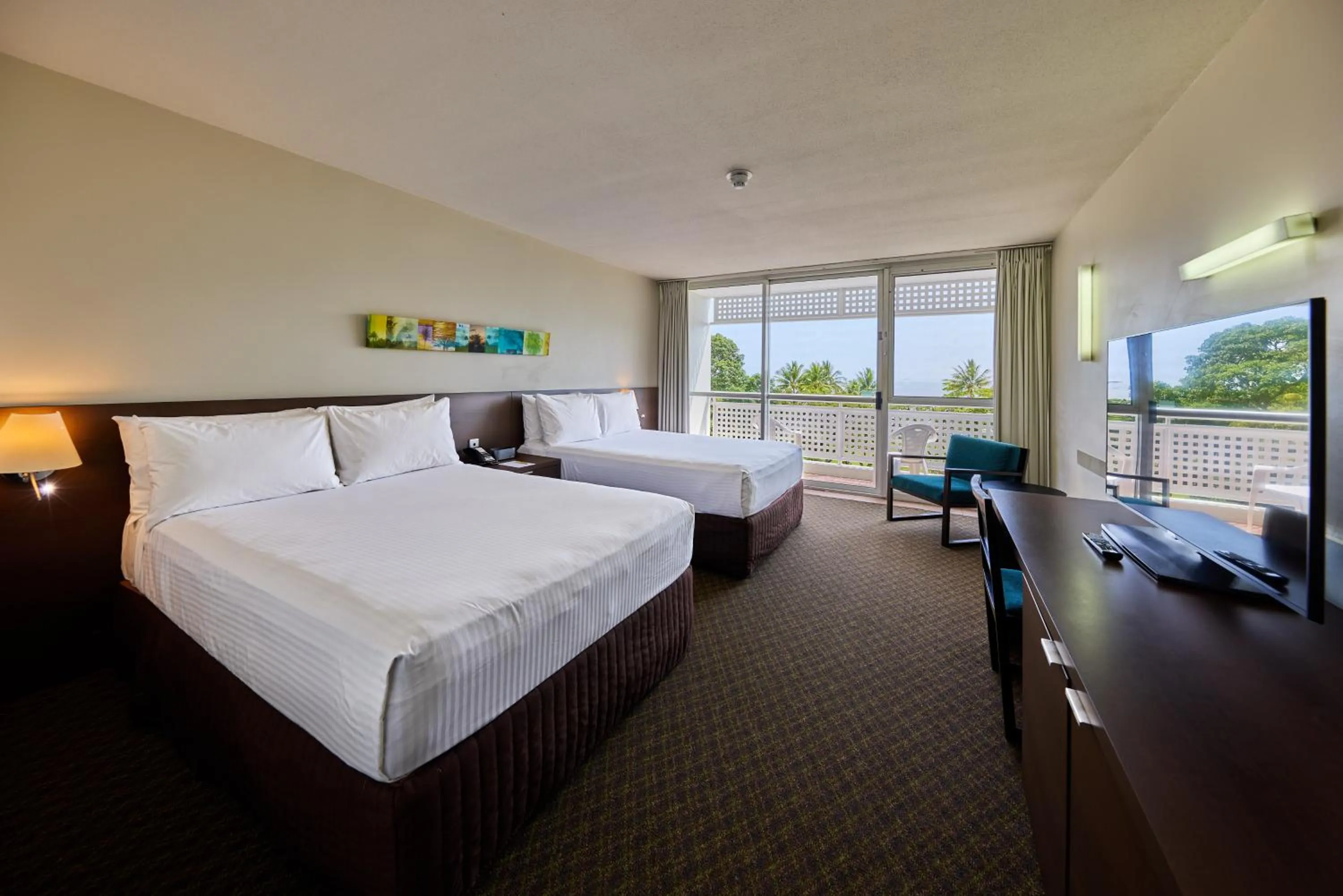 TV and multimedia, Bed in Cairns Harbourside Hotel