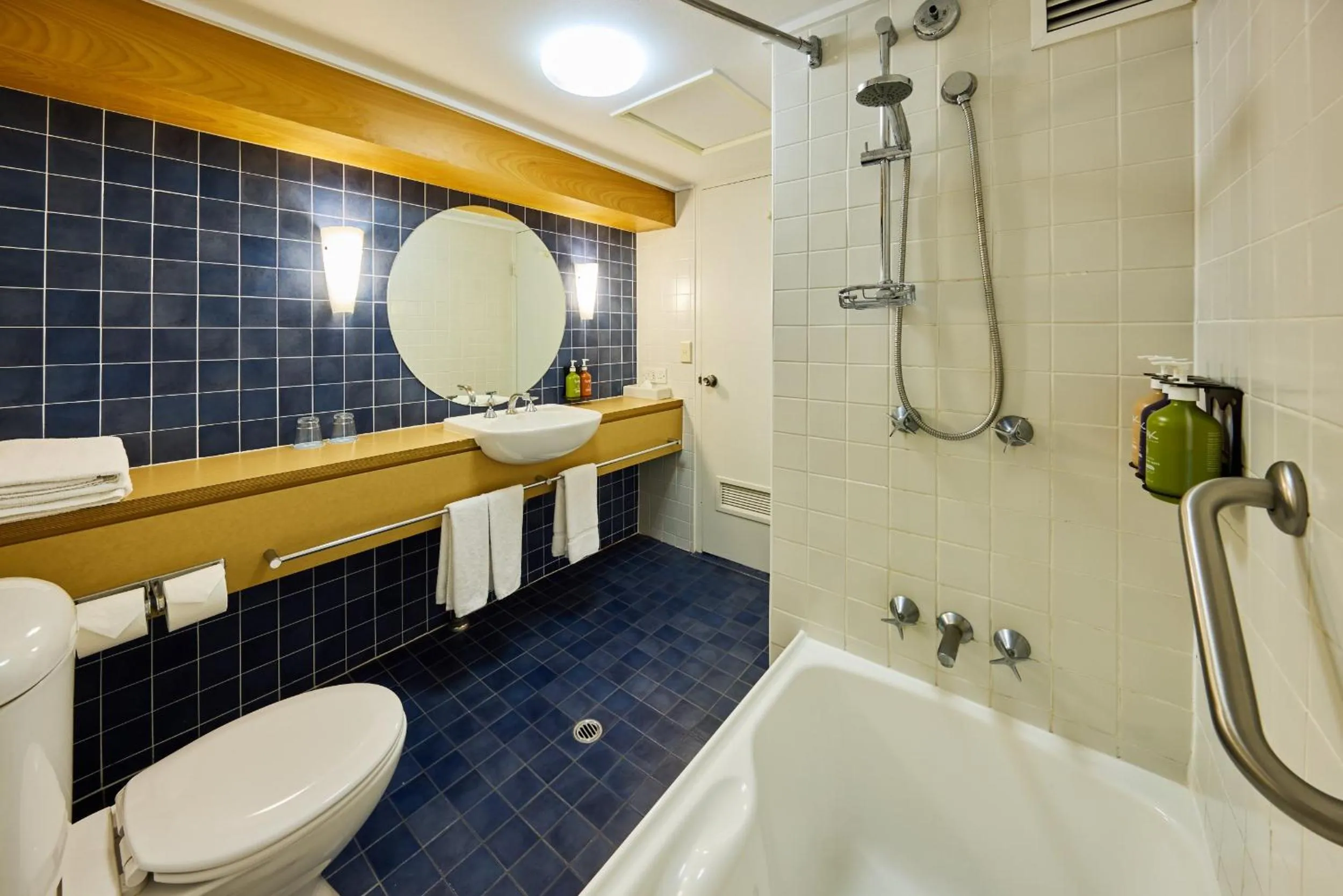 Bathroom in Cairns Harbourside Hotel