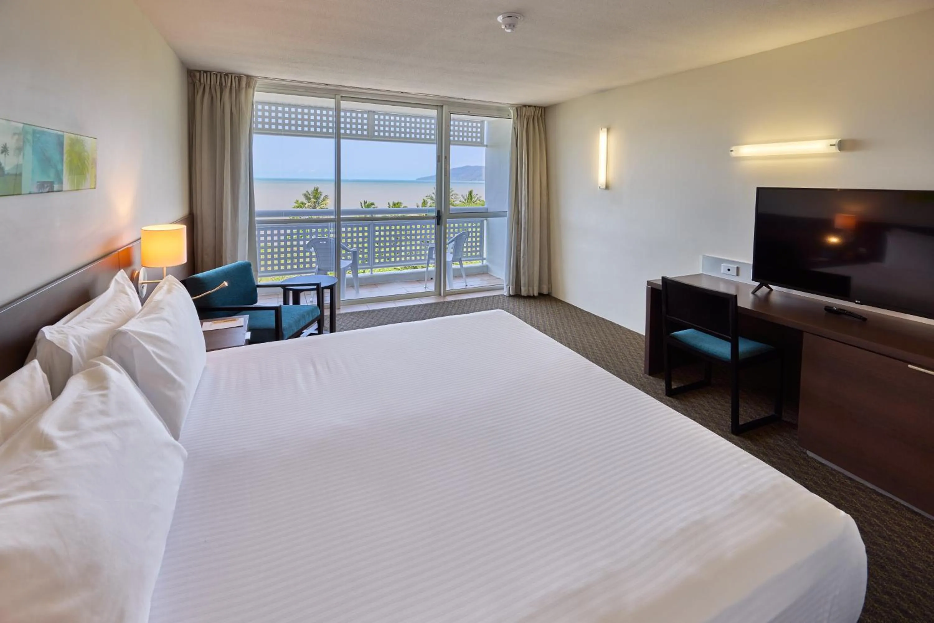 Bed in Cairns Harbourside Hotel