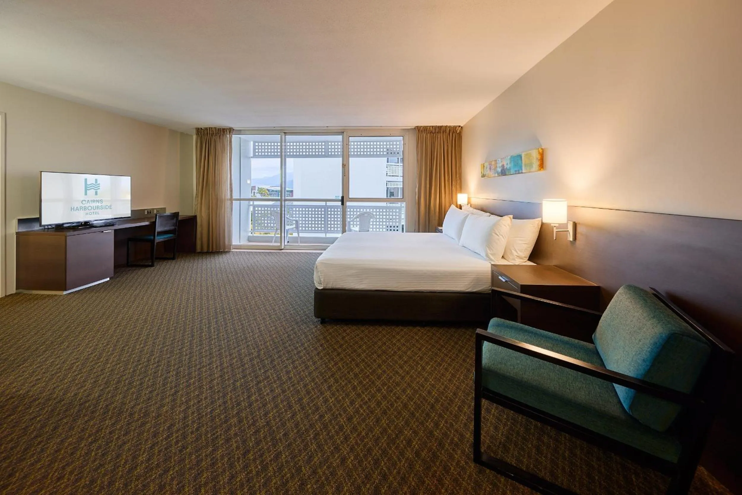 Bedroom, Bed in Cairns Harbourside Hotel