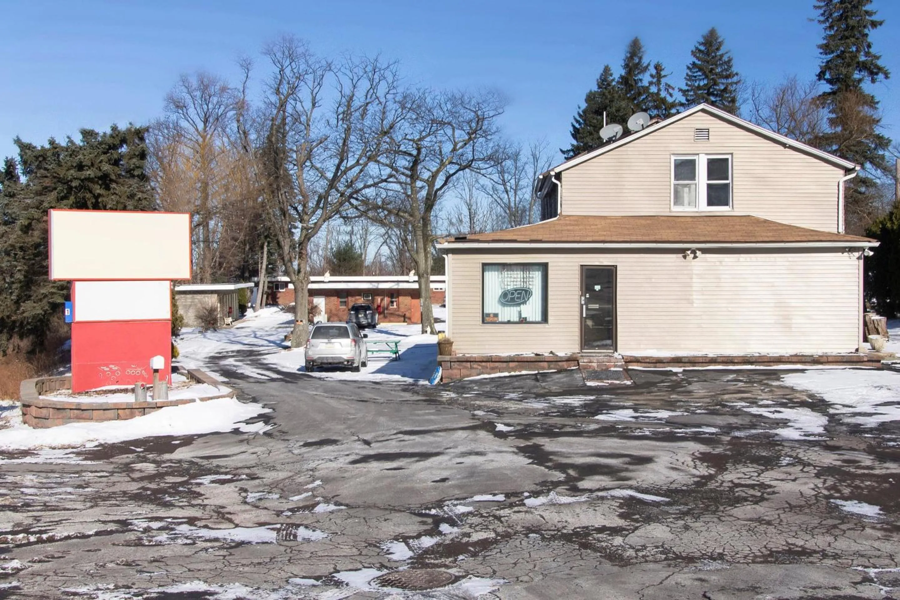 Facade/entrance in OYO Hotel Wilkes-Barre East