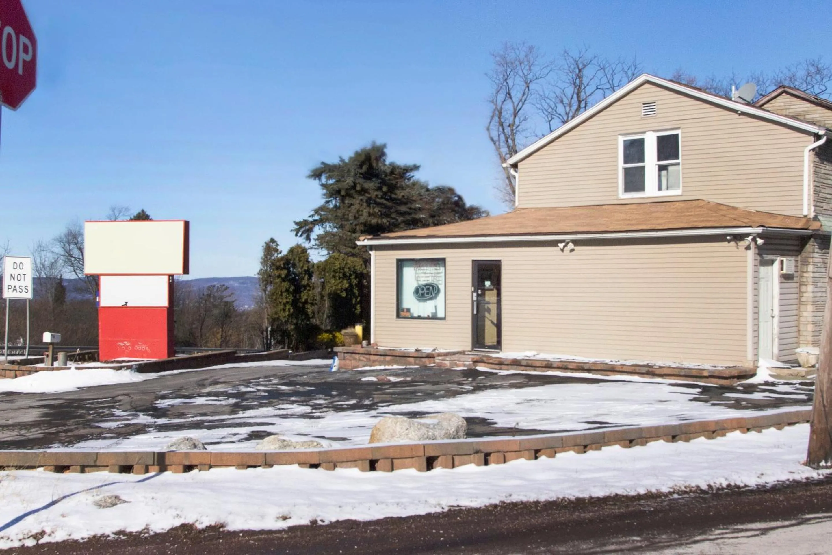 Facade/entrance in OYO Hotel Wilkes-Barre East