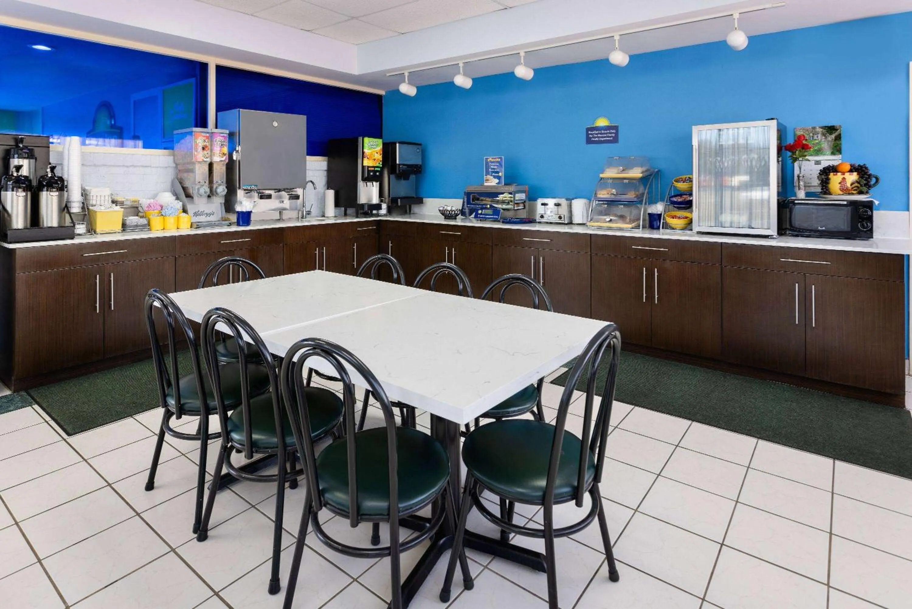 Breakfast in Days Inn by Wyndham Forsyth