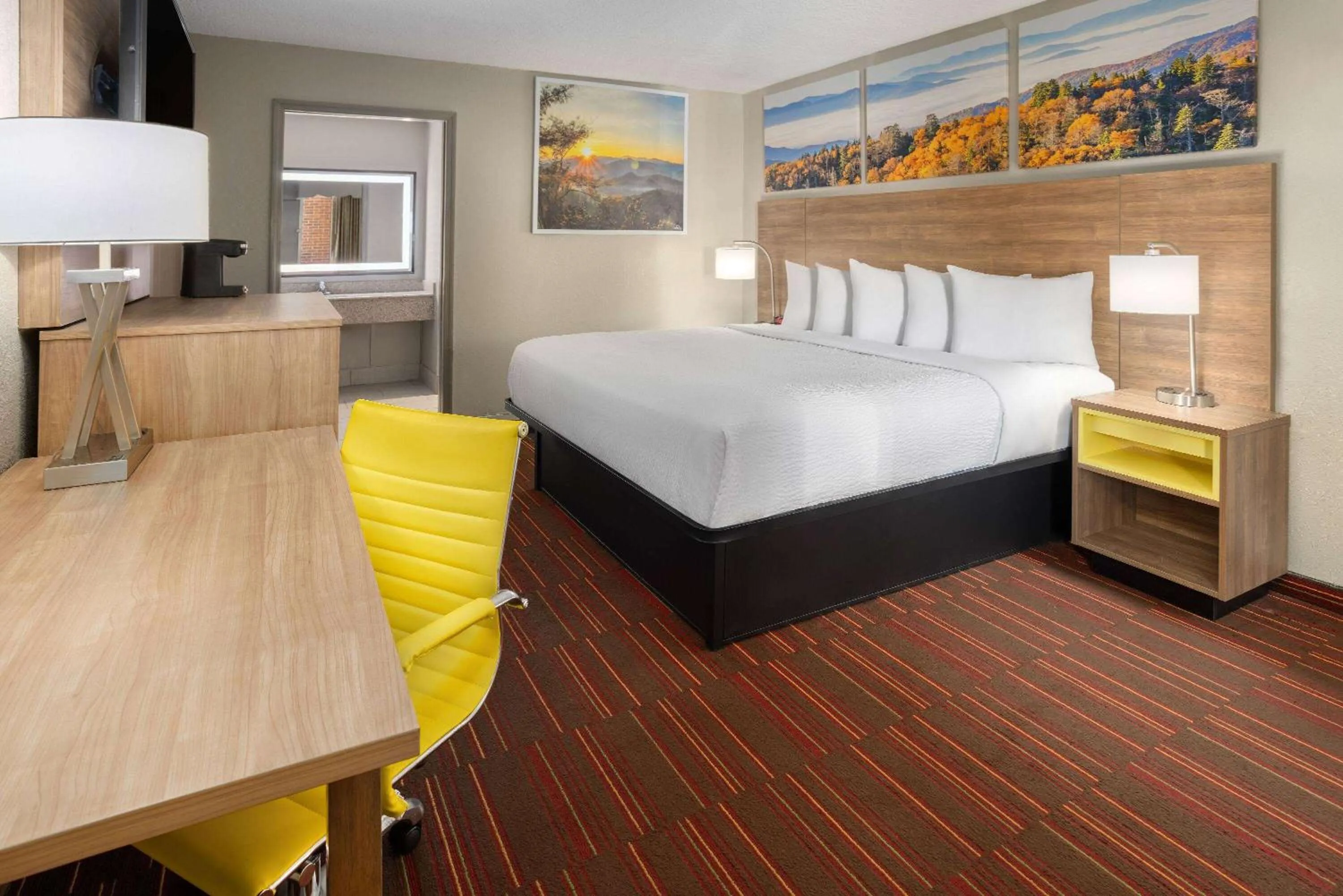 Photo of the whole room, Bed in Days Inn by Wyndham Forsyth