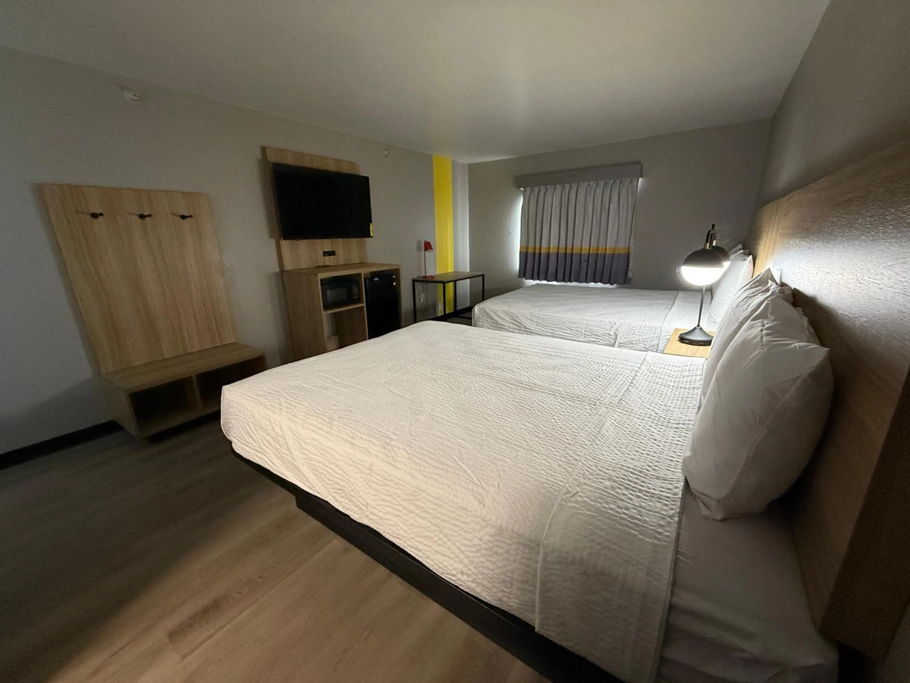 Photo of the whole room, Bed in Super 8 by Wyndham Richfield Cleveland