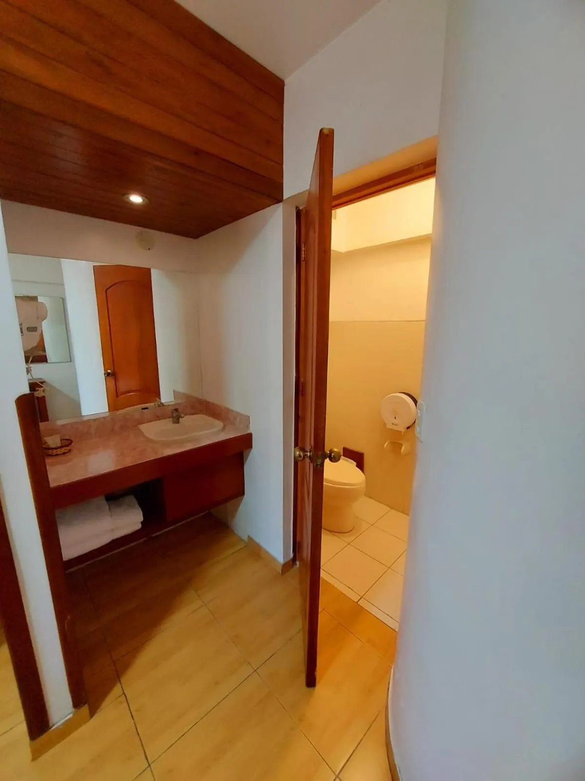 Toilet in Epiqus Hotel