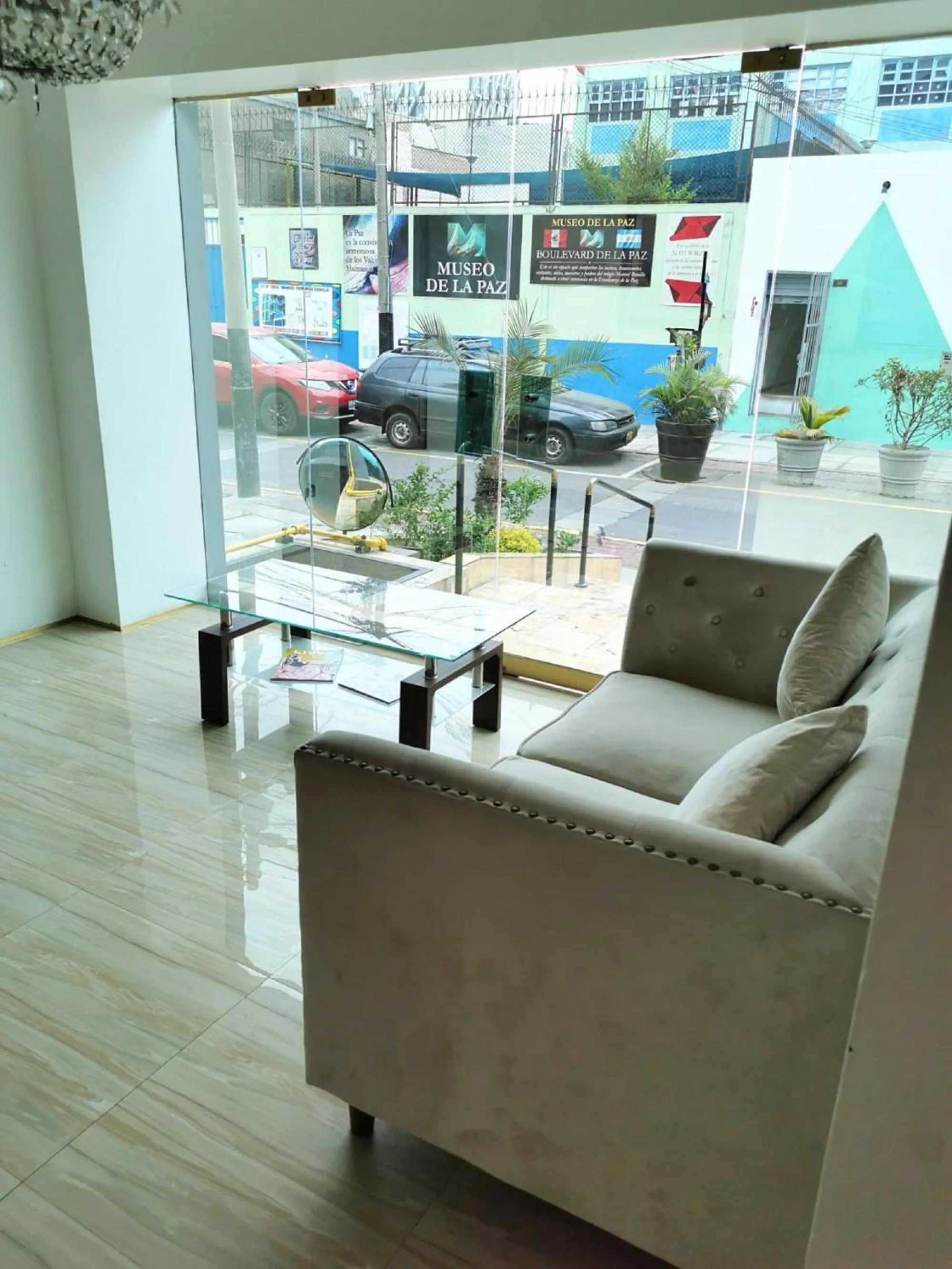 Living room in Epiqus Hotel