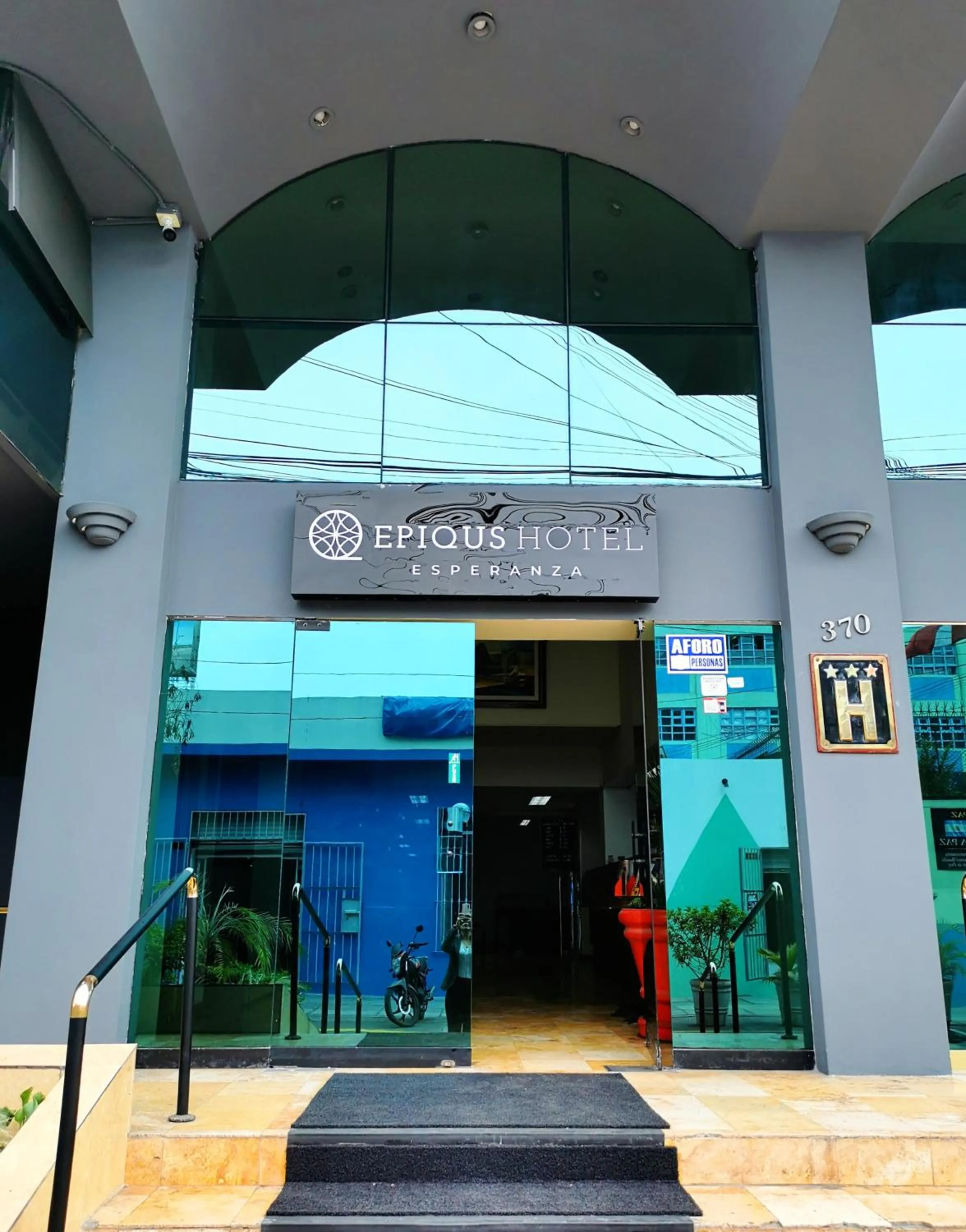 Facade/entrance in Epiqus Hotel