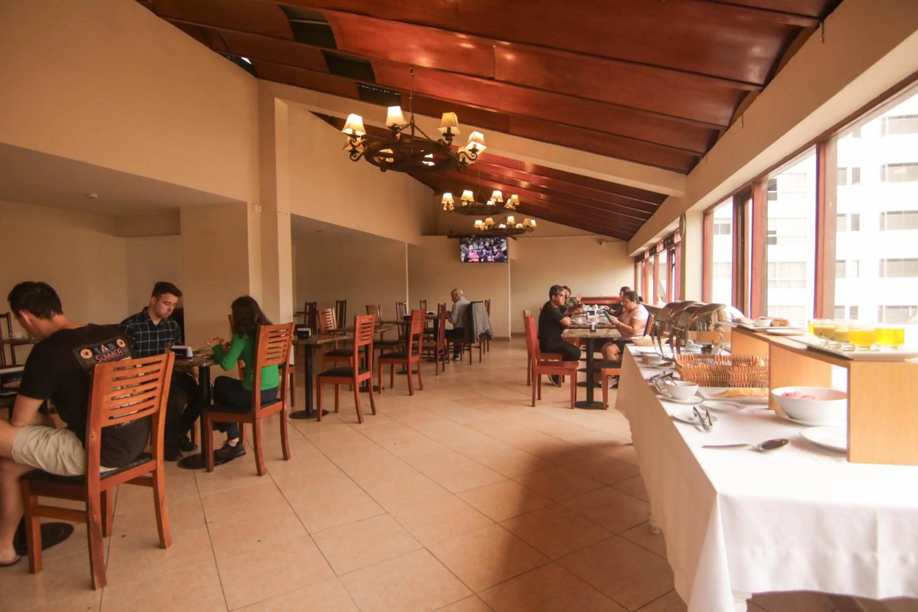 Restaurant/places to eat in Epiqus Hotel