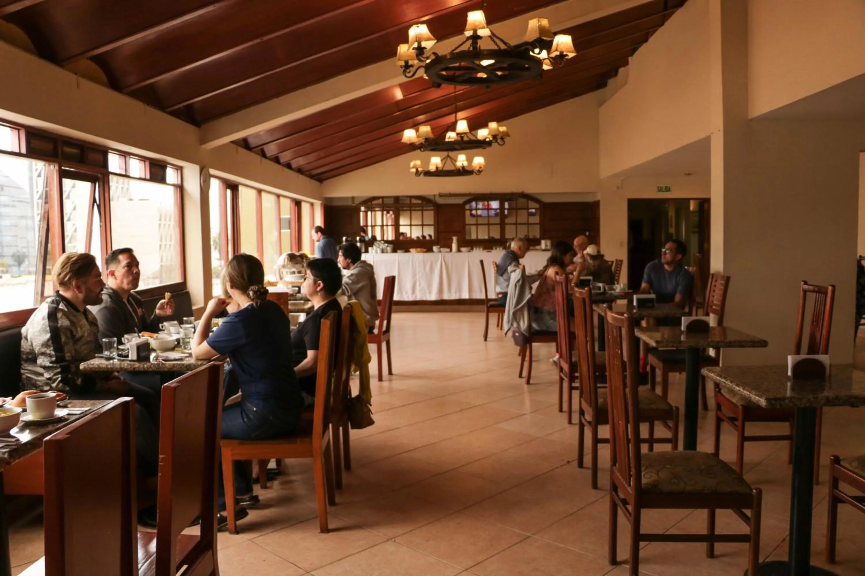 Restaurant/places to eat in Epiqus Hotel