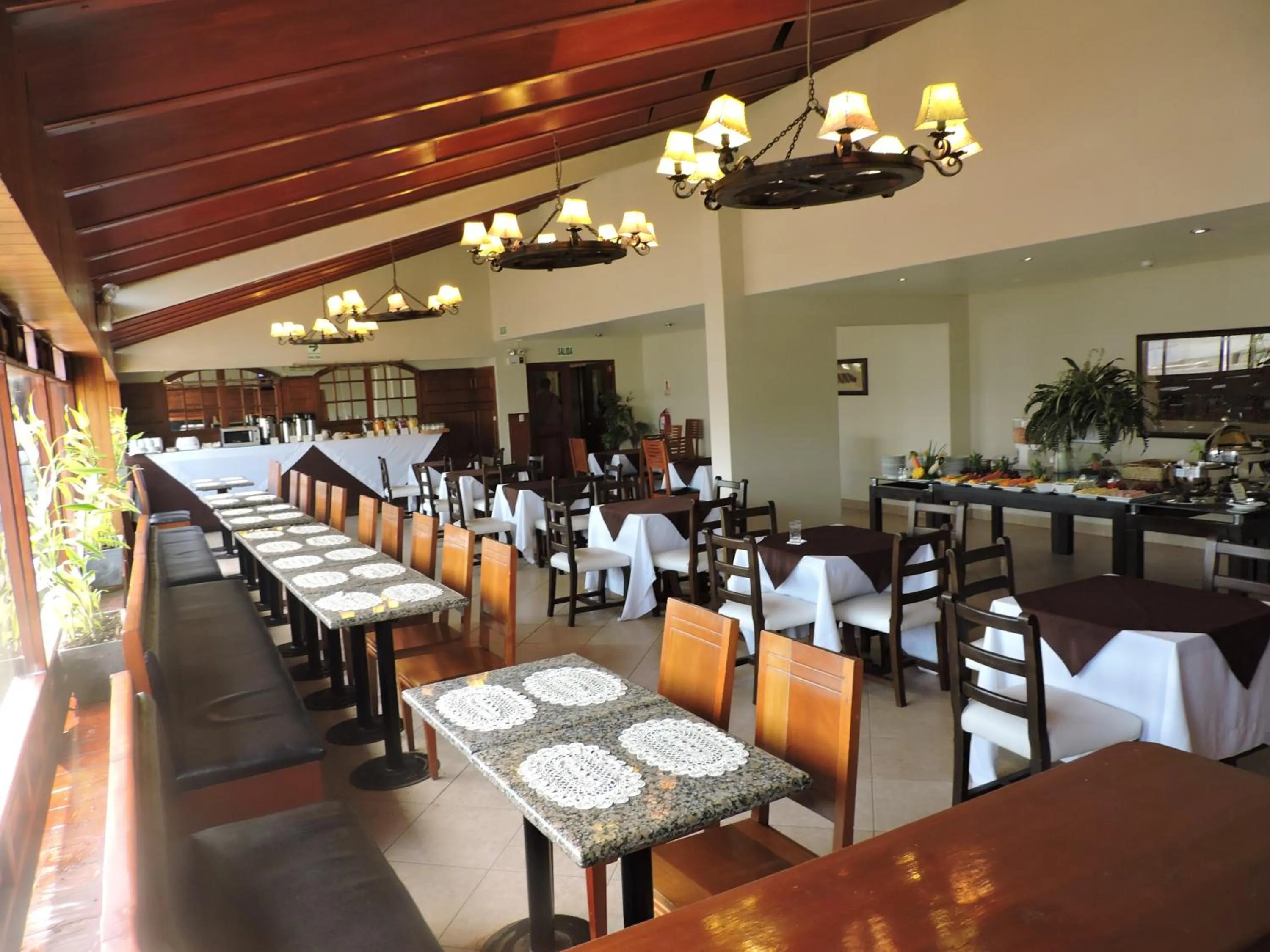 Restaurant/places to eat in Epiqus Hotel