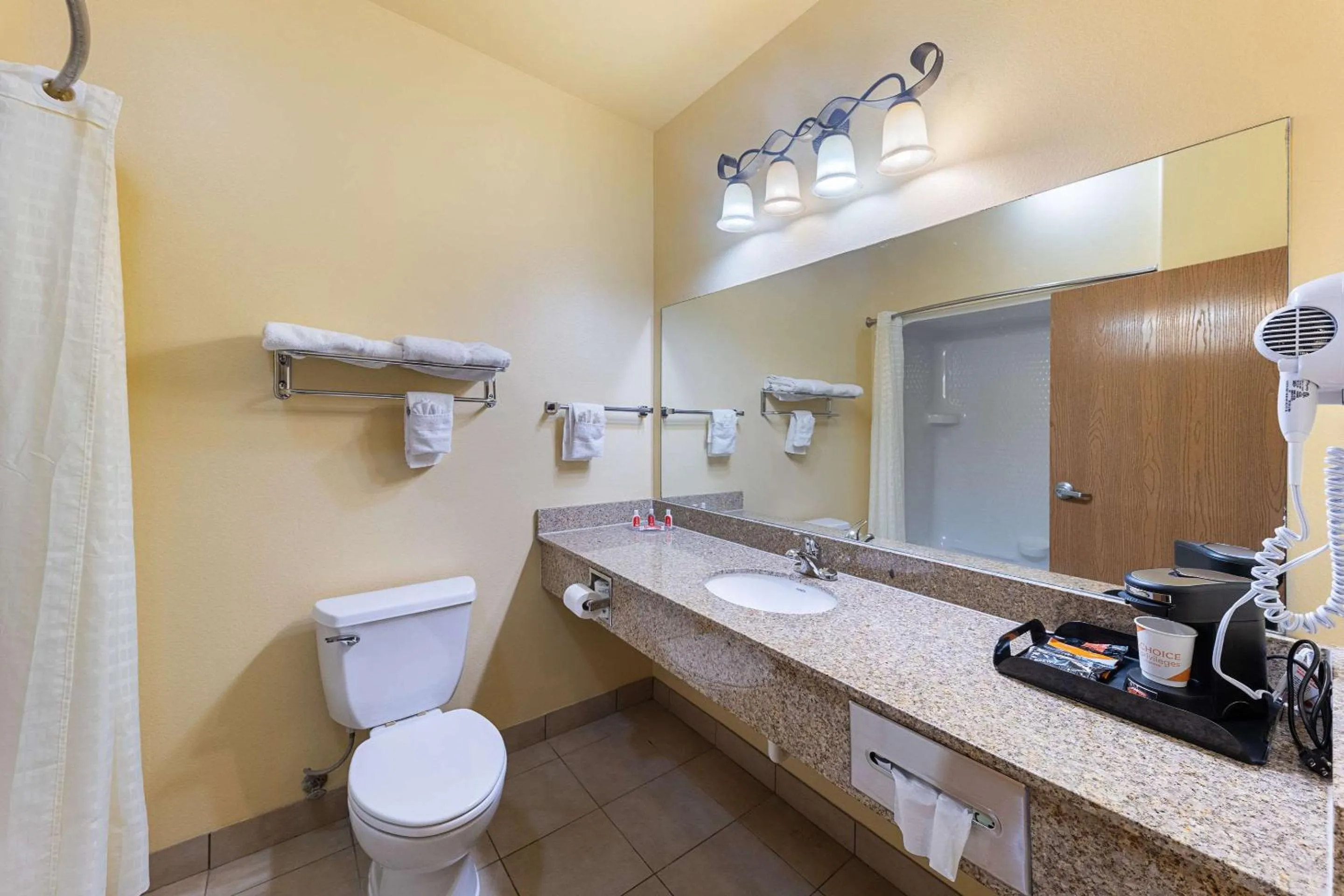 Bathroom in Econo Lodge Inn & Suites Bridgeport